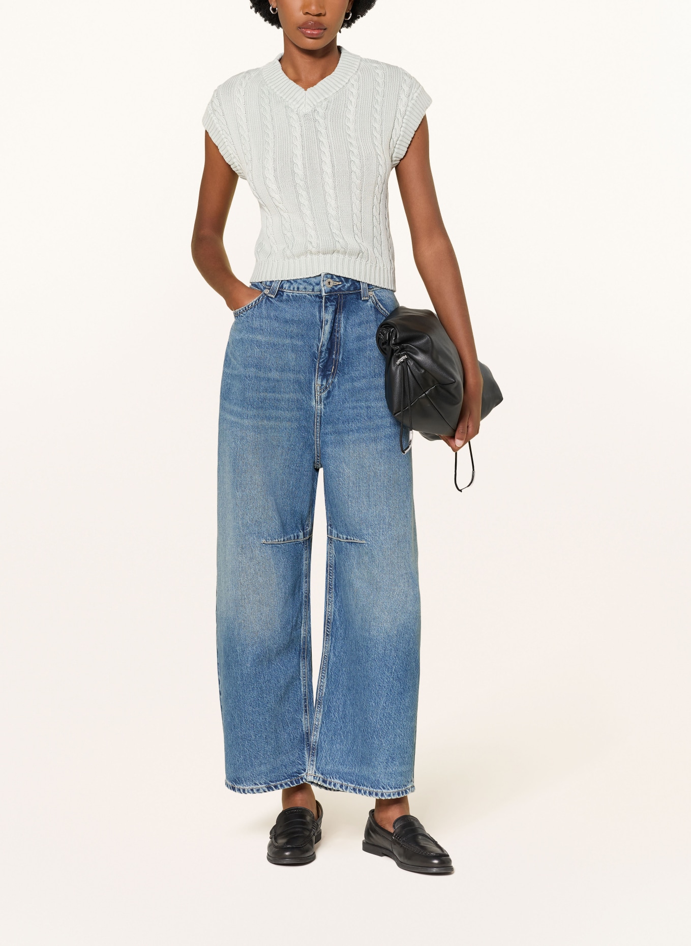 HUGO SHENA Sleeveless Sweater: LIGHT BLUE