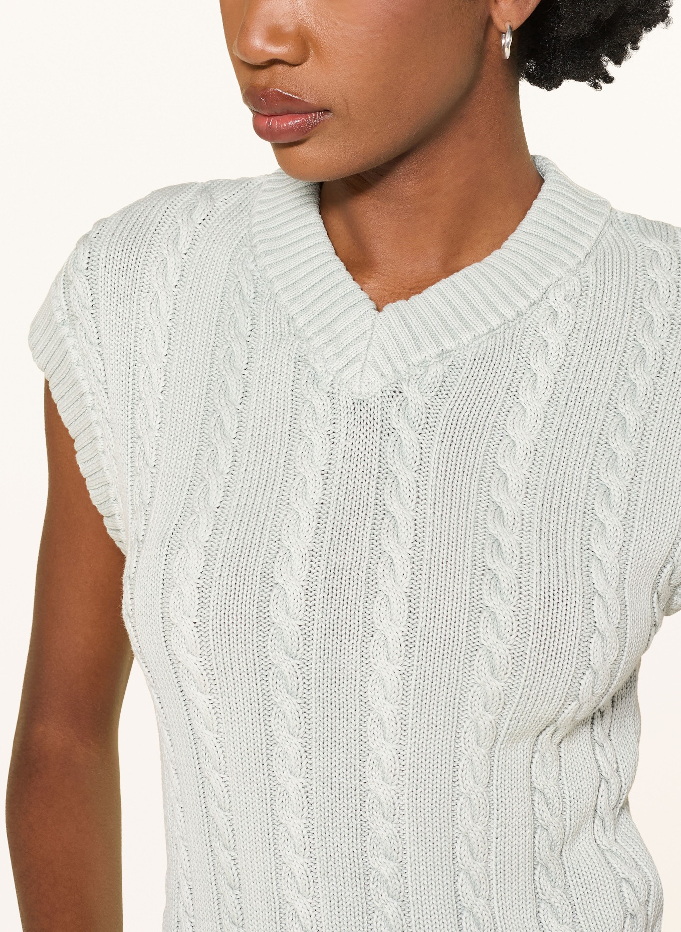 HUGO SHENA Sleeveless Sweater: LIGHT BLUE
