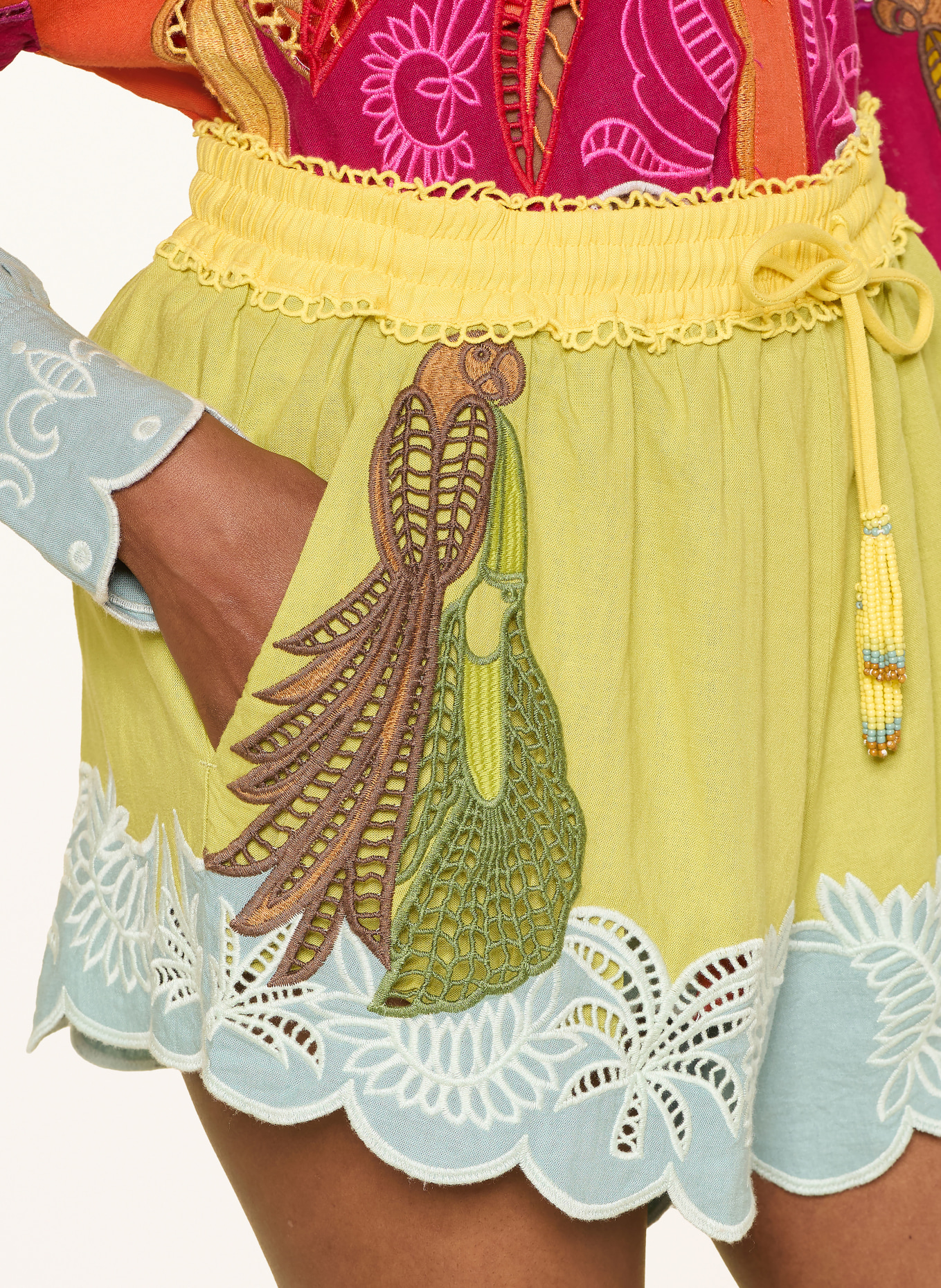 FARM RIO USIACURI shorts with linen and decorative beads: LIGHT GREEN / DARK BROWN / LIGHT BLUE