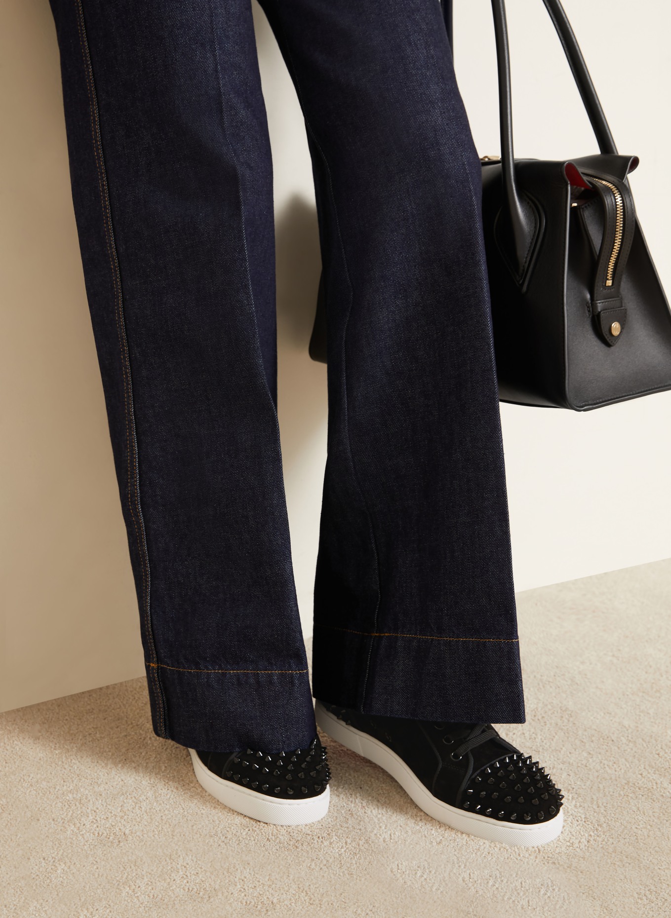 Christian Louboutin Baskets LOUISE JUNIOR  avec rivets: NOIR