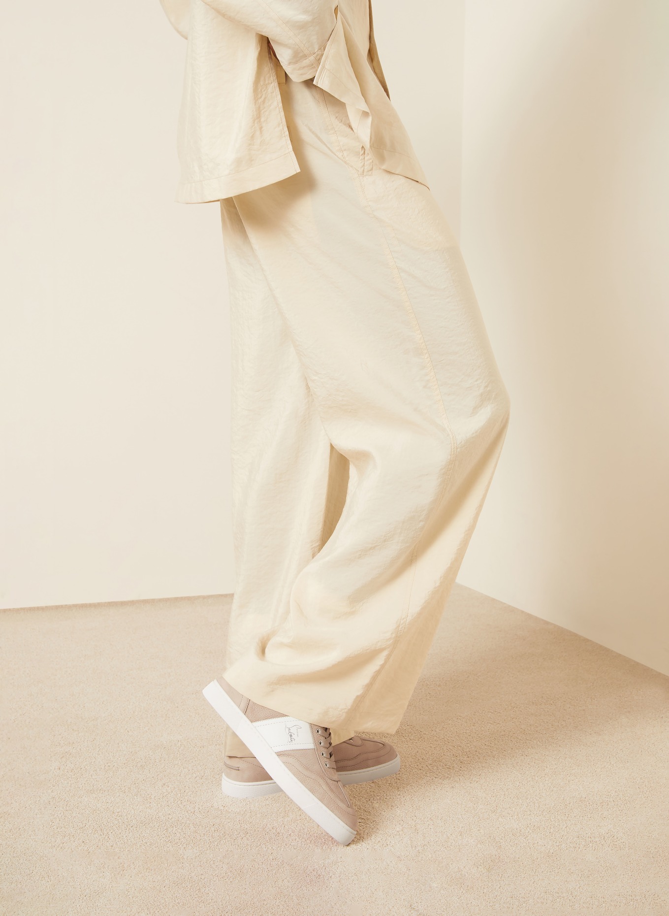 Christian Louboutin Sneaker RETERO: TAUPE / HVID