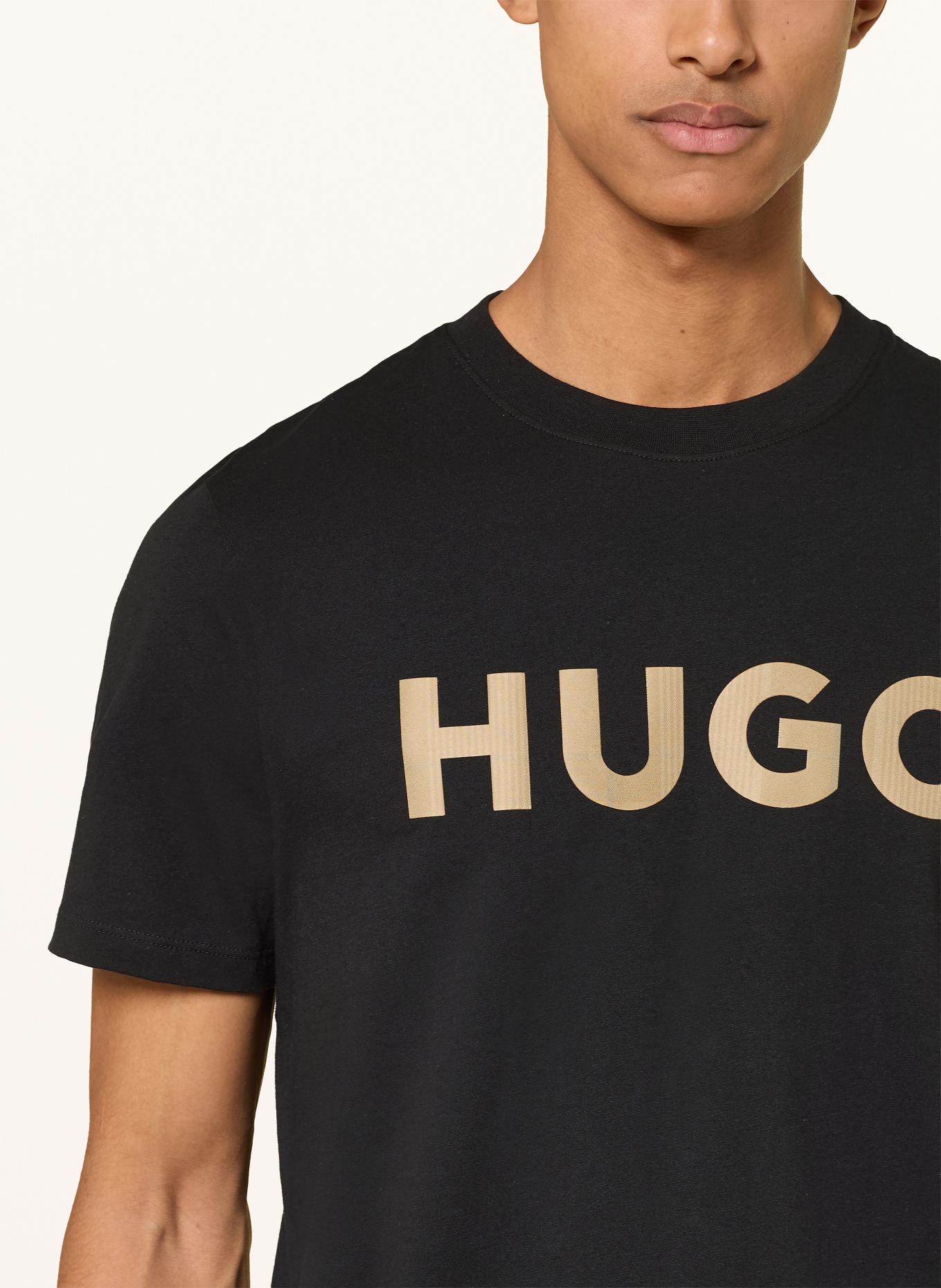 HUGO T-shirt DULIVIO: SORT / LYSEBRUN