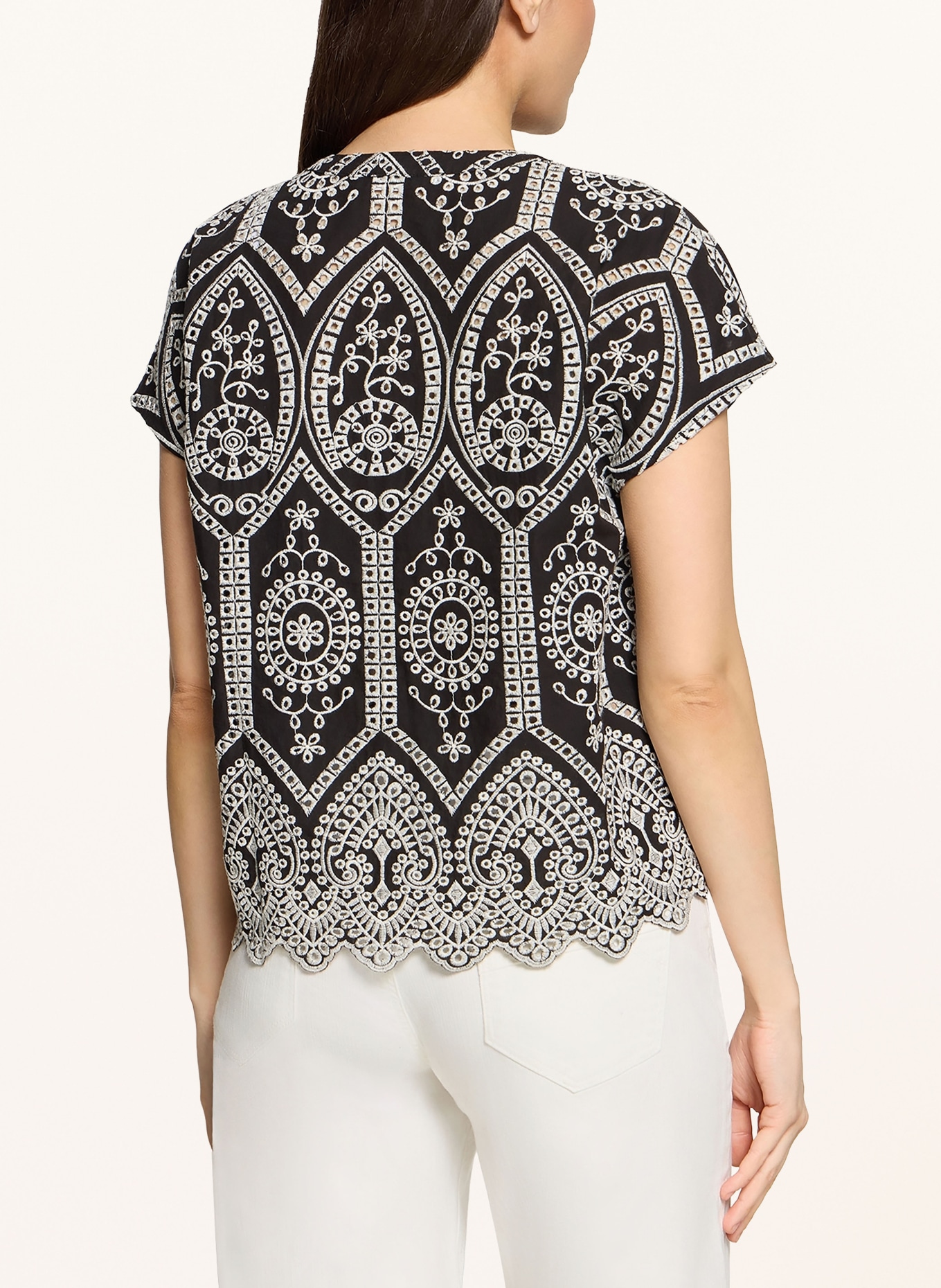 BETTY&CO Bluse aus Lochspitze: SCHWARZ / WEISS