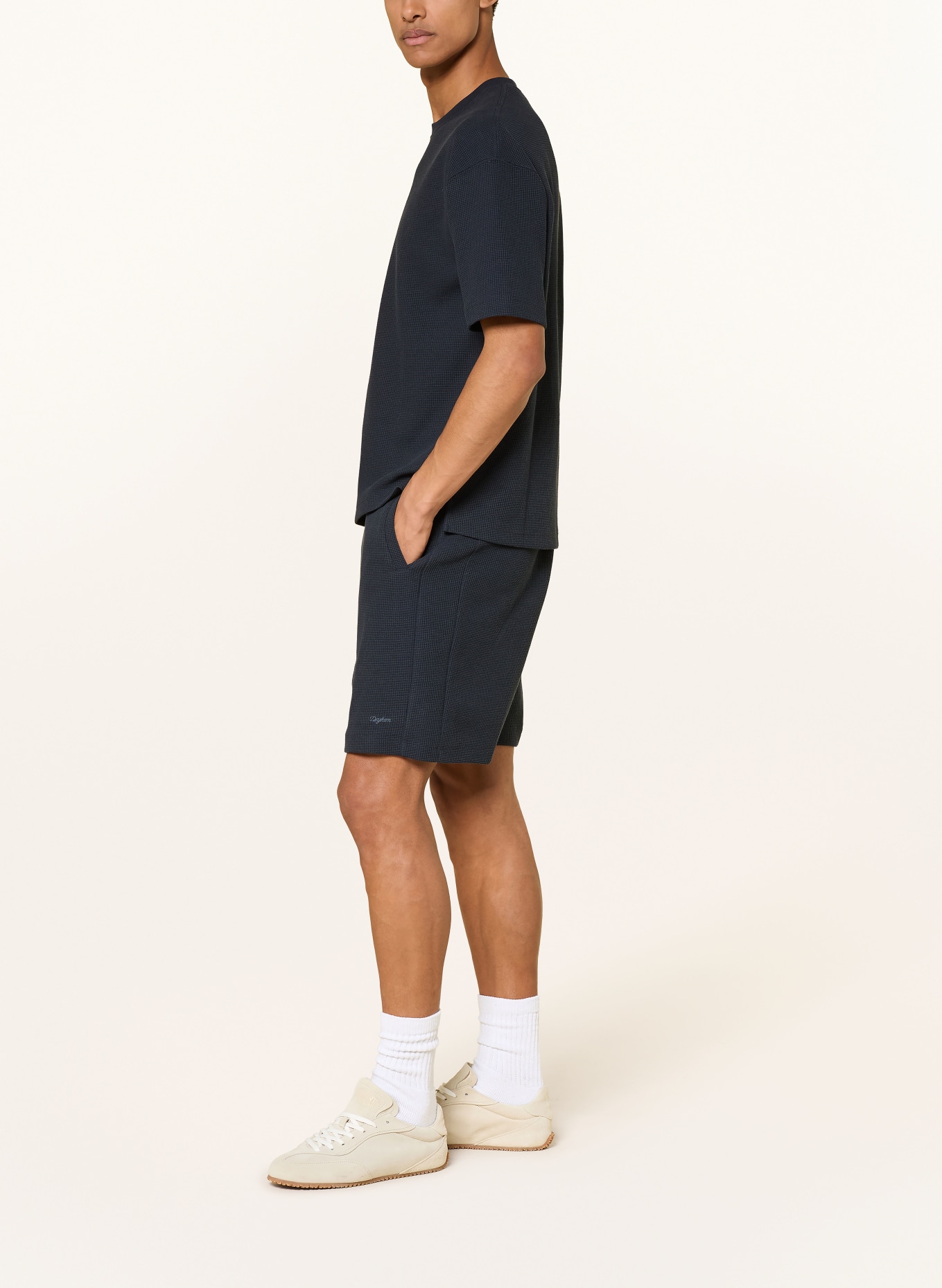 DRYKORN Shorts BRIKKO: DONKERBLAUW