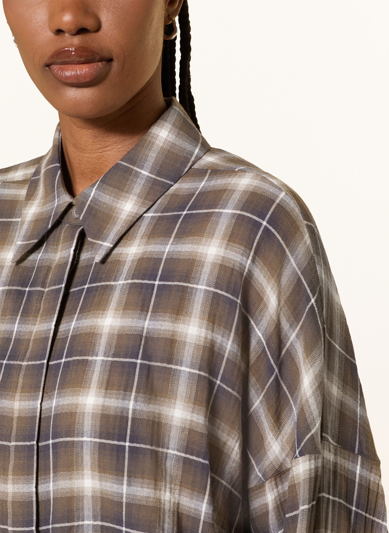 DRYKORN Skjortebluse OSHIA: KHAKI / OLIVEN / HVID