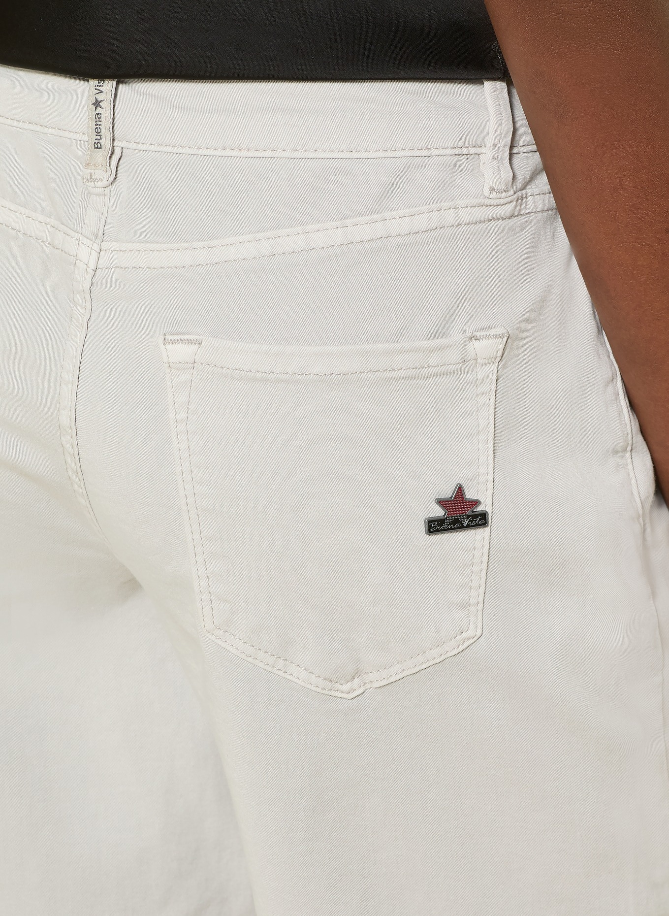 Buena Vista Bermuda shorts: LIGHT GRAY