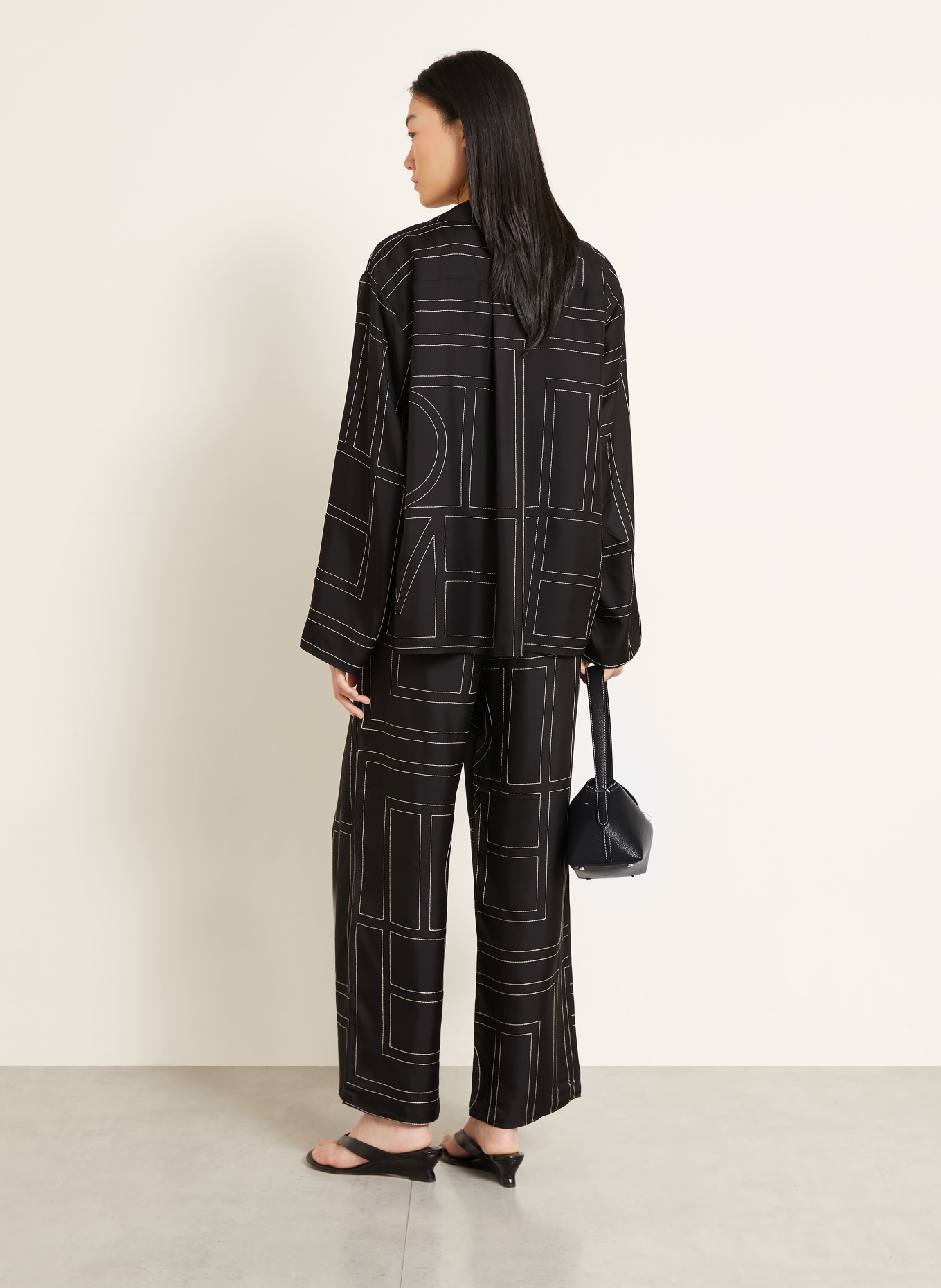 TOTEME Silk blouse: BLACK / WHITE
