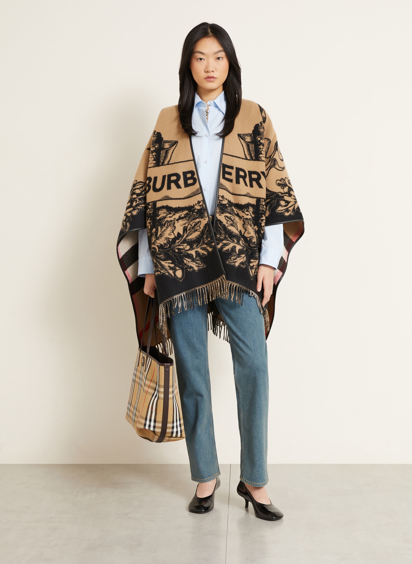 BURBERRY GALLANT KNIGHT Cape: BEIGE / RED / BLACK