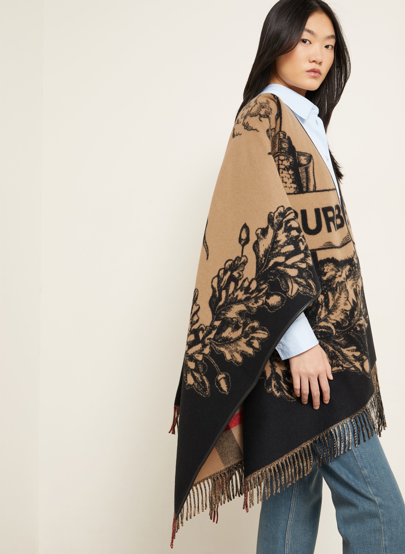 BURBERRY GALLANT KNIGHT Cape: BEIGE / RED / BLACK