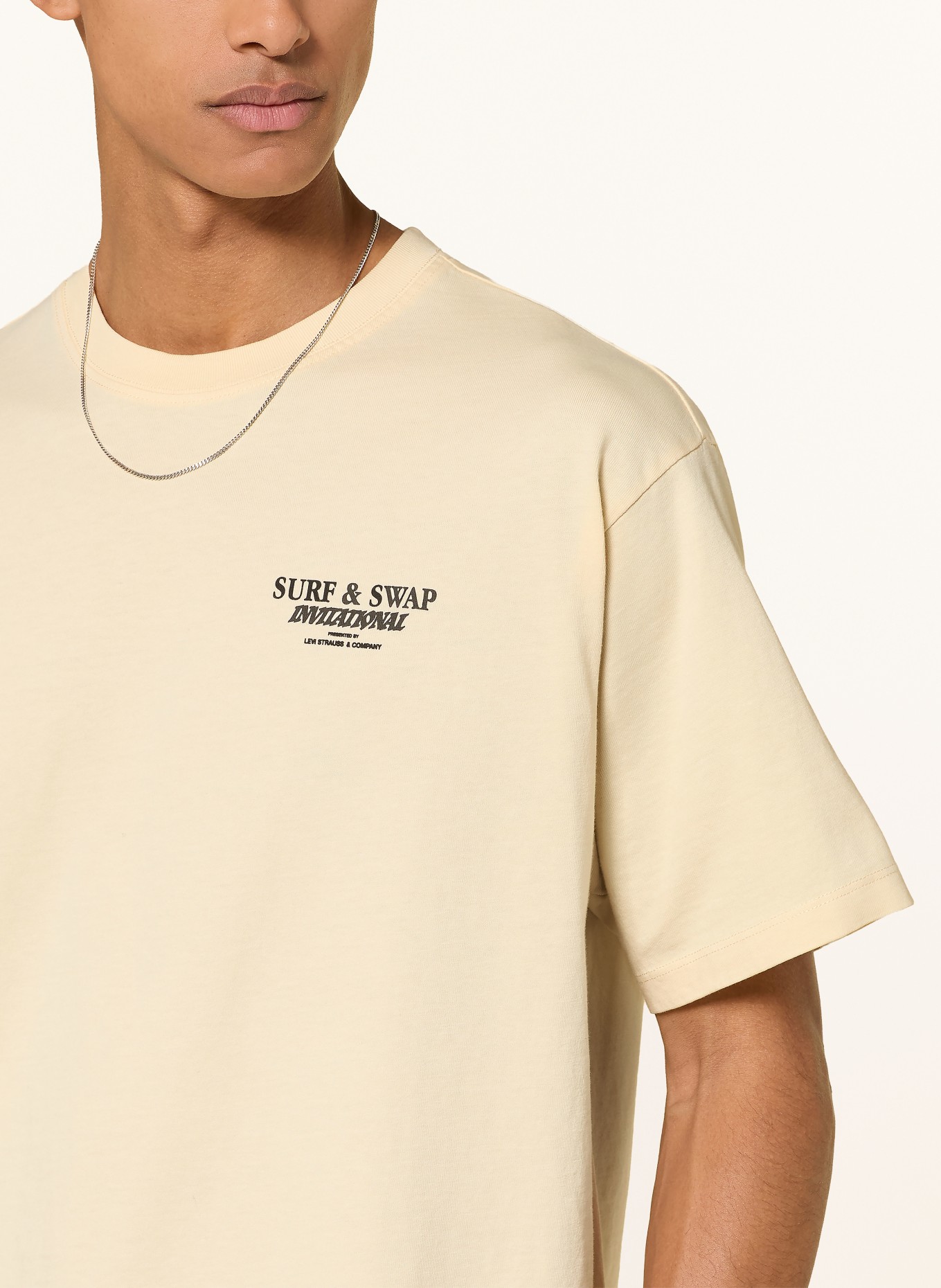 Levi's® T-Shirt: BEIGE / SCHWARZ