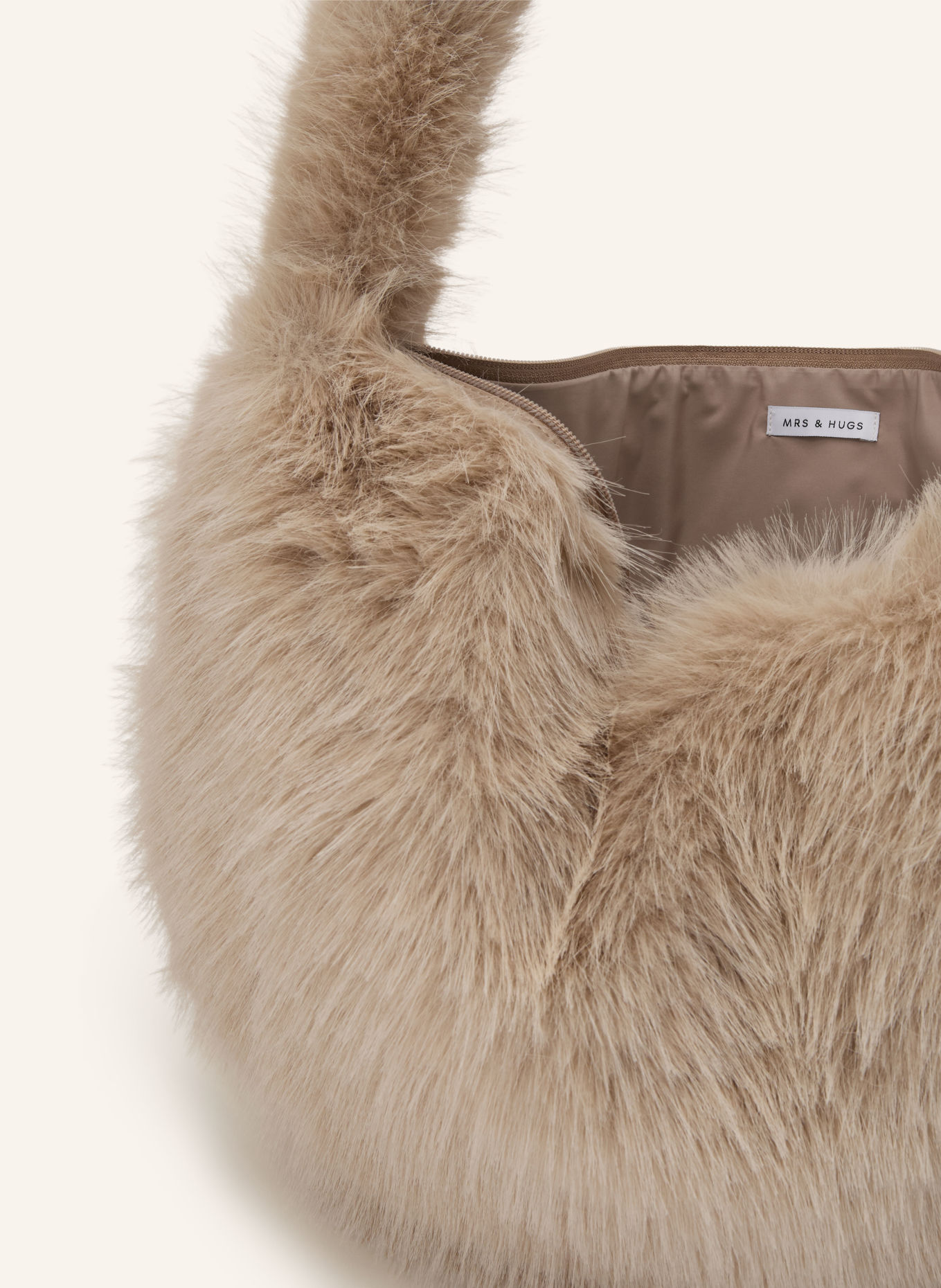 MRS & HUGS Faux fur shoulder bag: CREAM