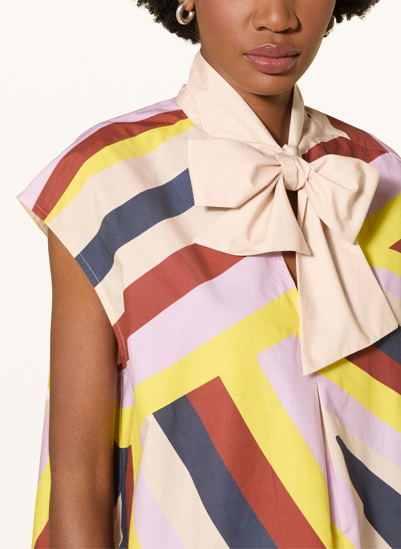 ESSENTIEL ANTWERP Blouse JOPJOP avec nœud: CRÈME / MARRON / JAUNE