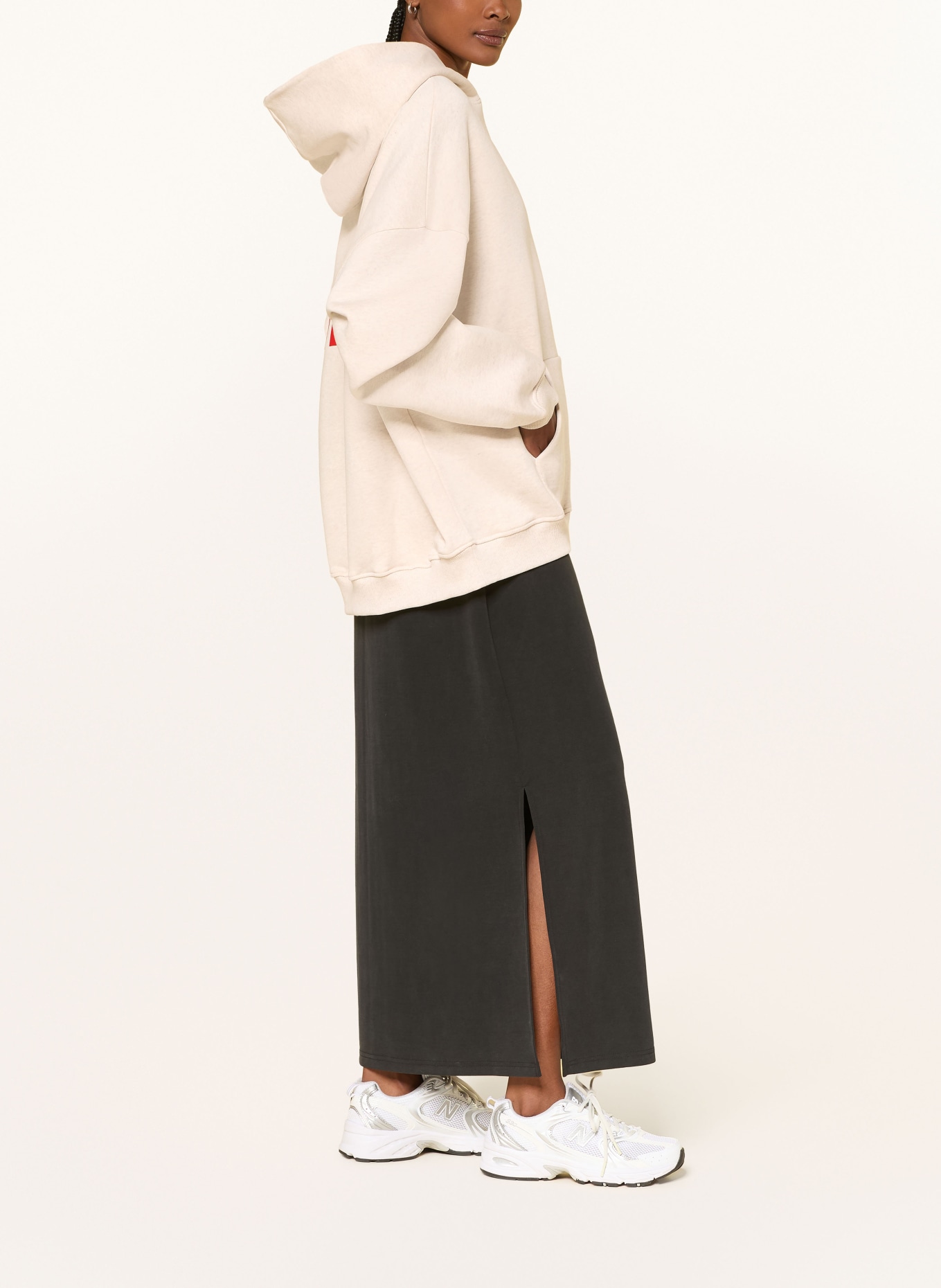 KARO KAUER Oversized mikina s kapucí: BÉŽOVÁ / ČERVENÁ