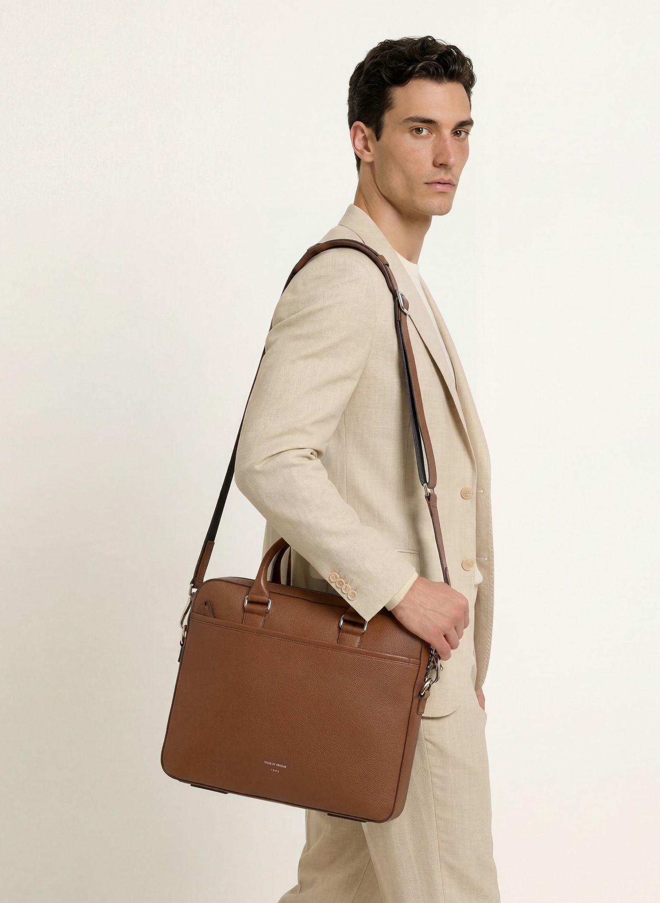TIGER OF SWEDEN Laptop-taske BOSUN: COGNAC