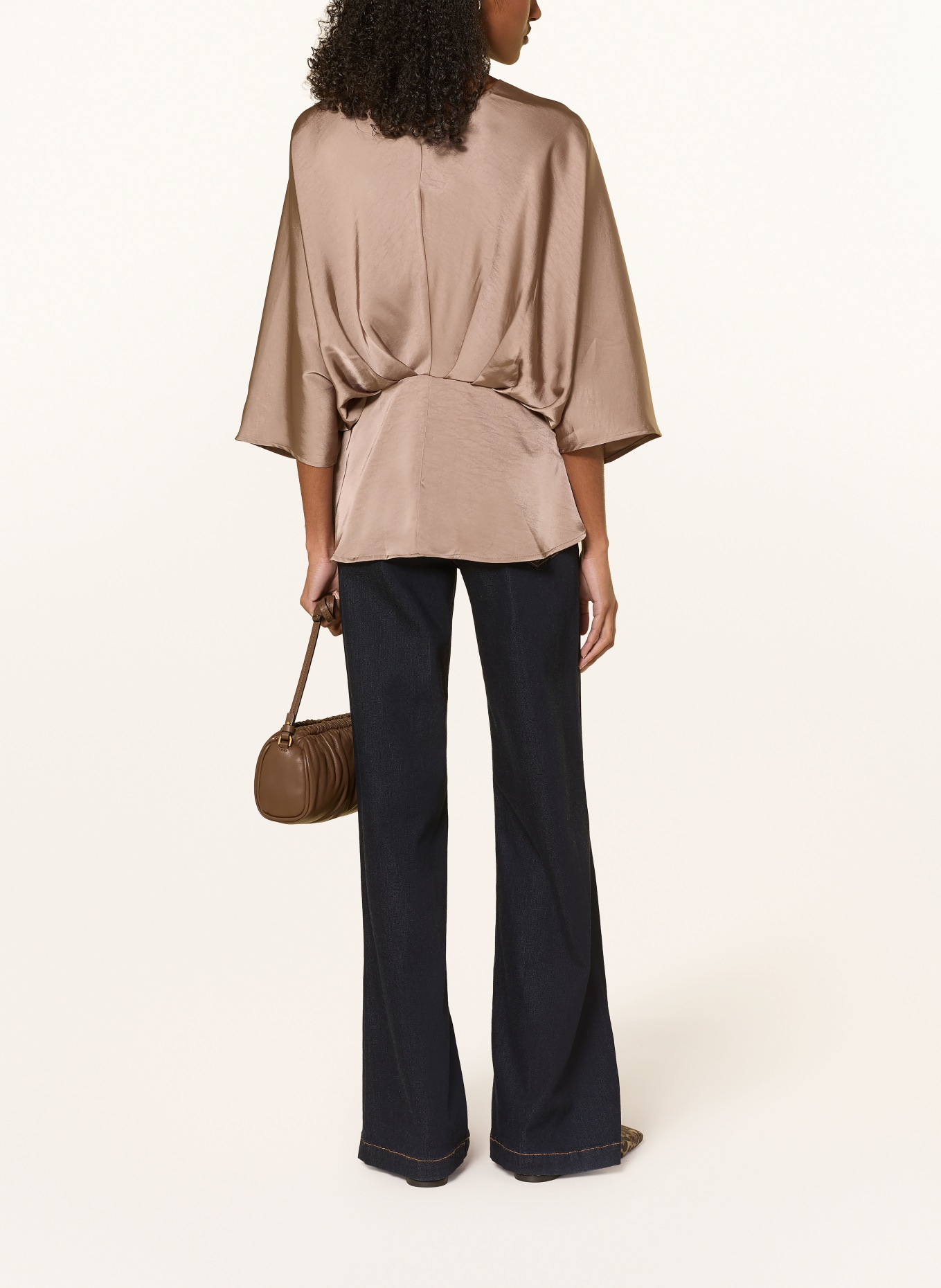NEO NOIR Blusenshirt RIVINA aus Satin: BRAUN