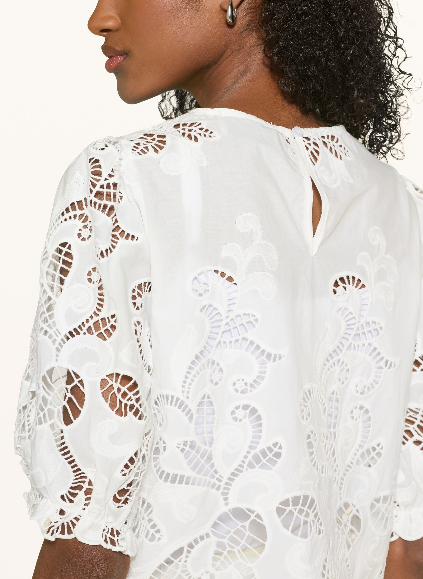 NEO NOIR Blusenshirt FIA aus Lochspitze: WEISS