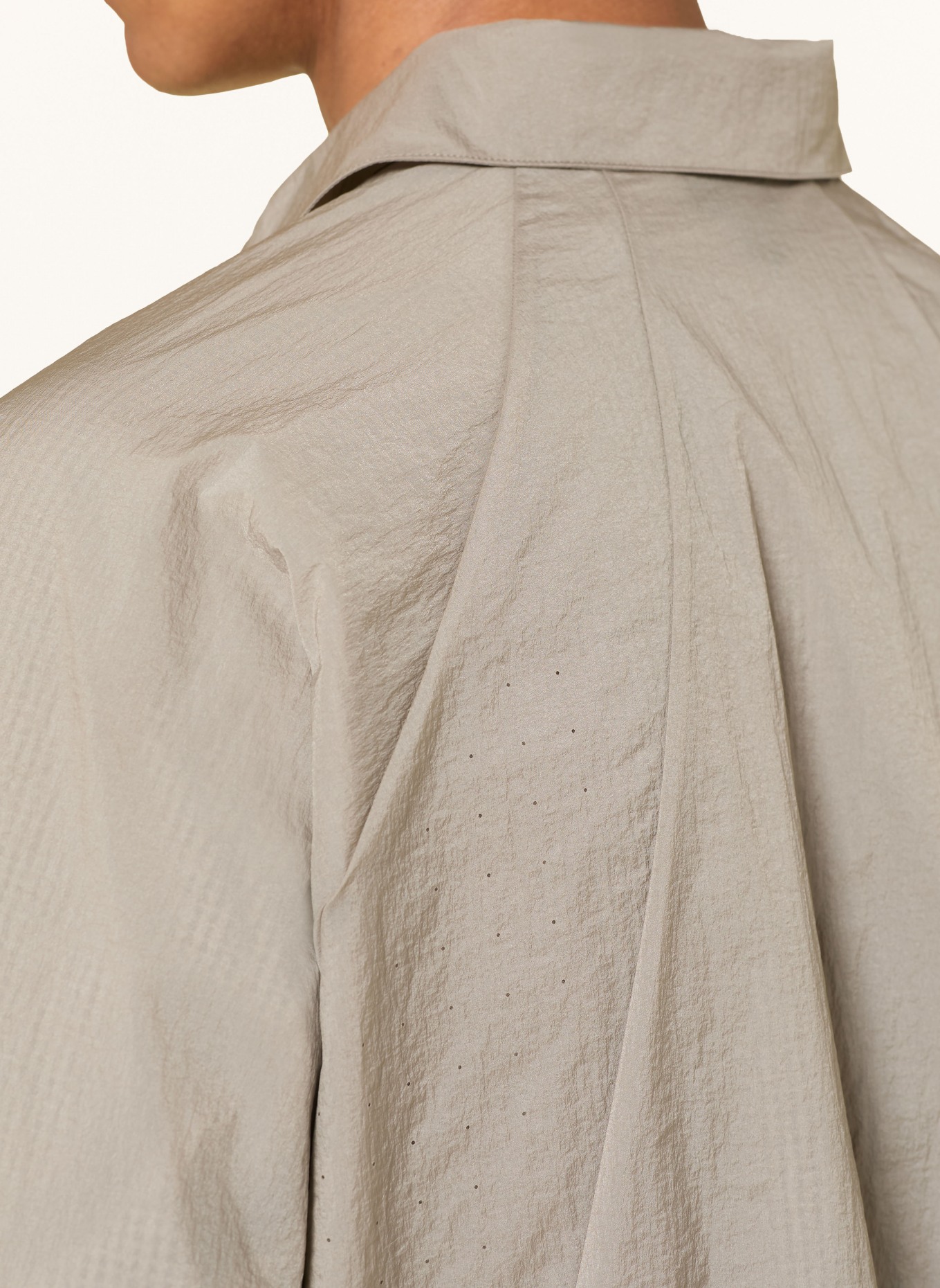 Goldwin Chemise SHEER NYLON WIND Comfort Fit: TAUPE