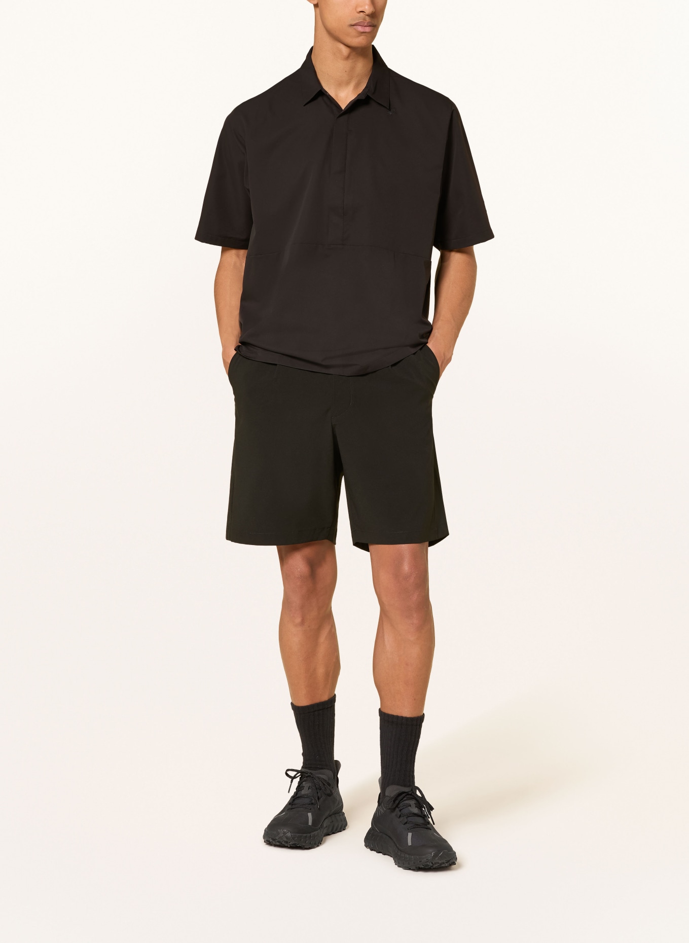 Goldwin Šortky ONE TUCK LIGHT: ČERNÁ