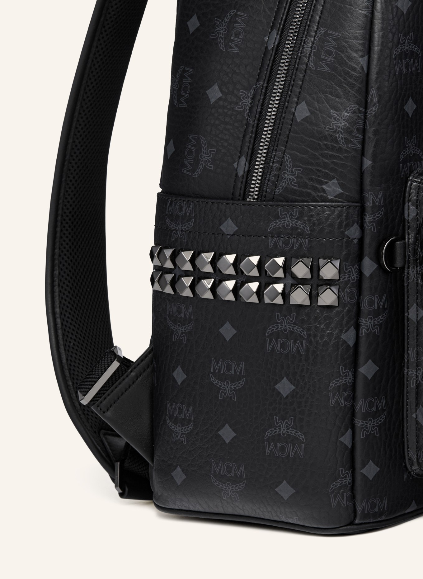 MCM Rucksack STARK VI mit Nieten: SCHWARZ / BLAUGRAU