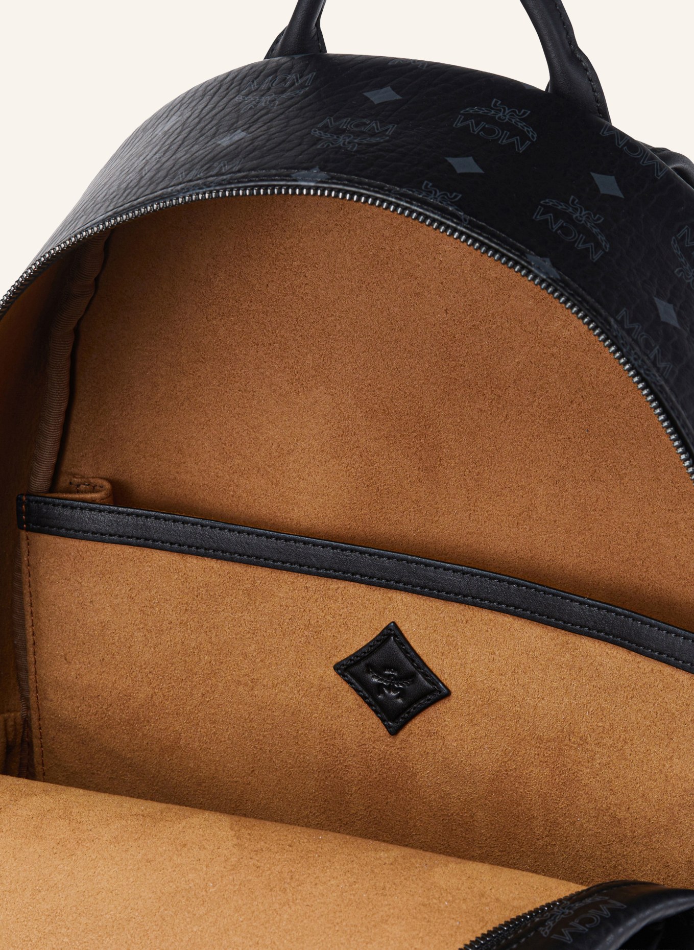 MCM Rucksack STARK VI mit Nieten: SCHWARZ / BLAUGRAU