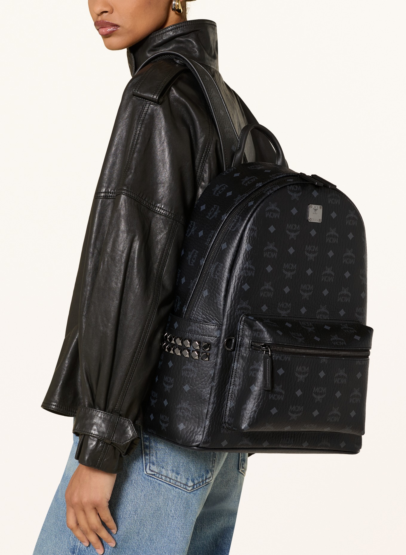 MCM Sac à dos STARK VI avec rivets: NOIR / BLEU GRIS