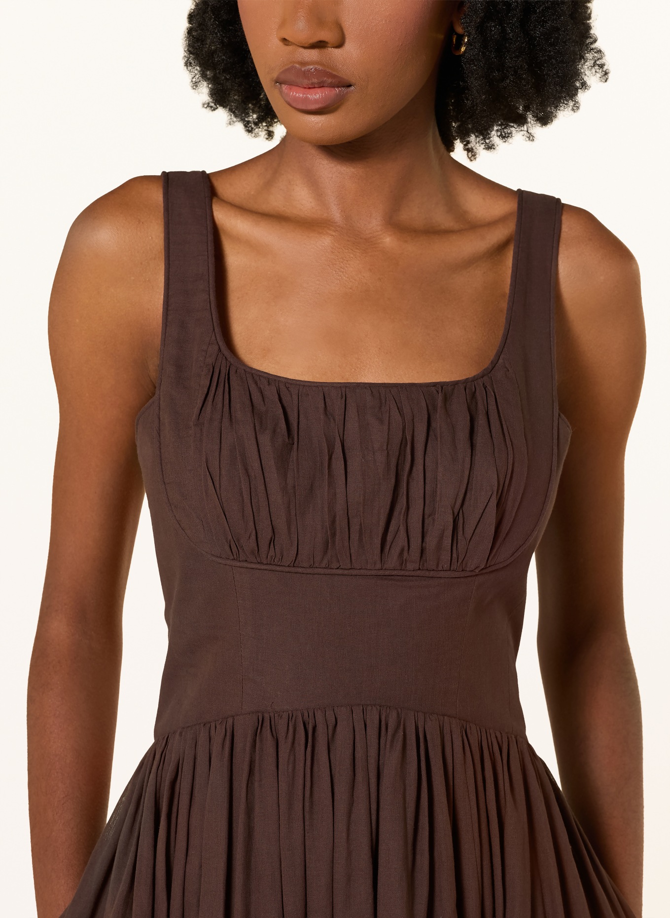 Aje. Kleid SUNNY: DUNKELBRAUN