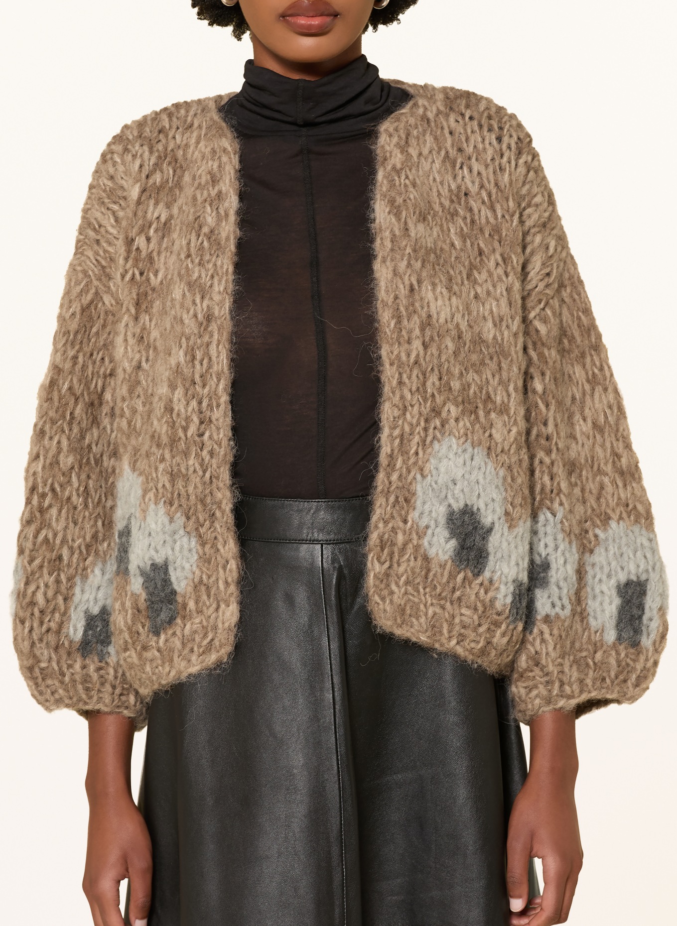 MAIAMI Knitted cover with alpaca: BROWN / BLUE GRAY / DARK GRAY
