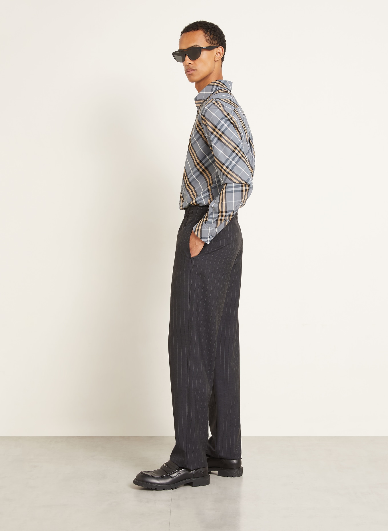 BURBERRY TREVOR Regular Fit Pants: DARK GRAY / CREAM