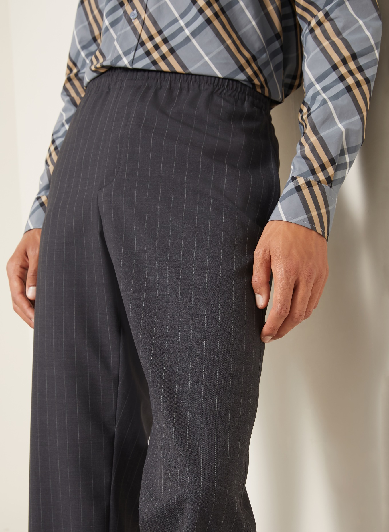 BURBERRY TREVOR Regular Fit Pants: DARK GRAY / CREAM