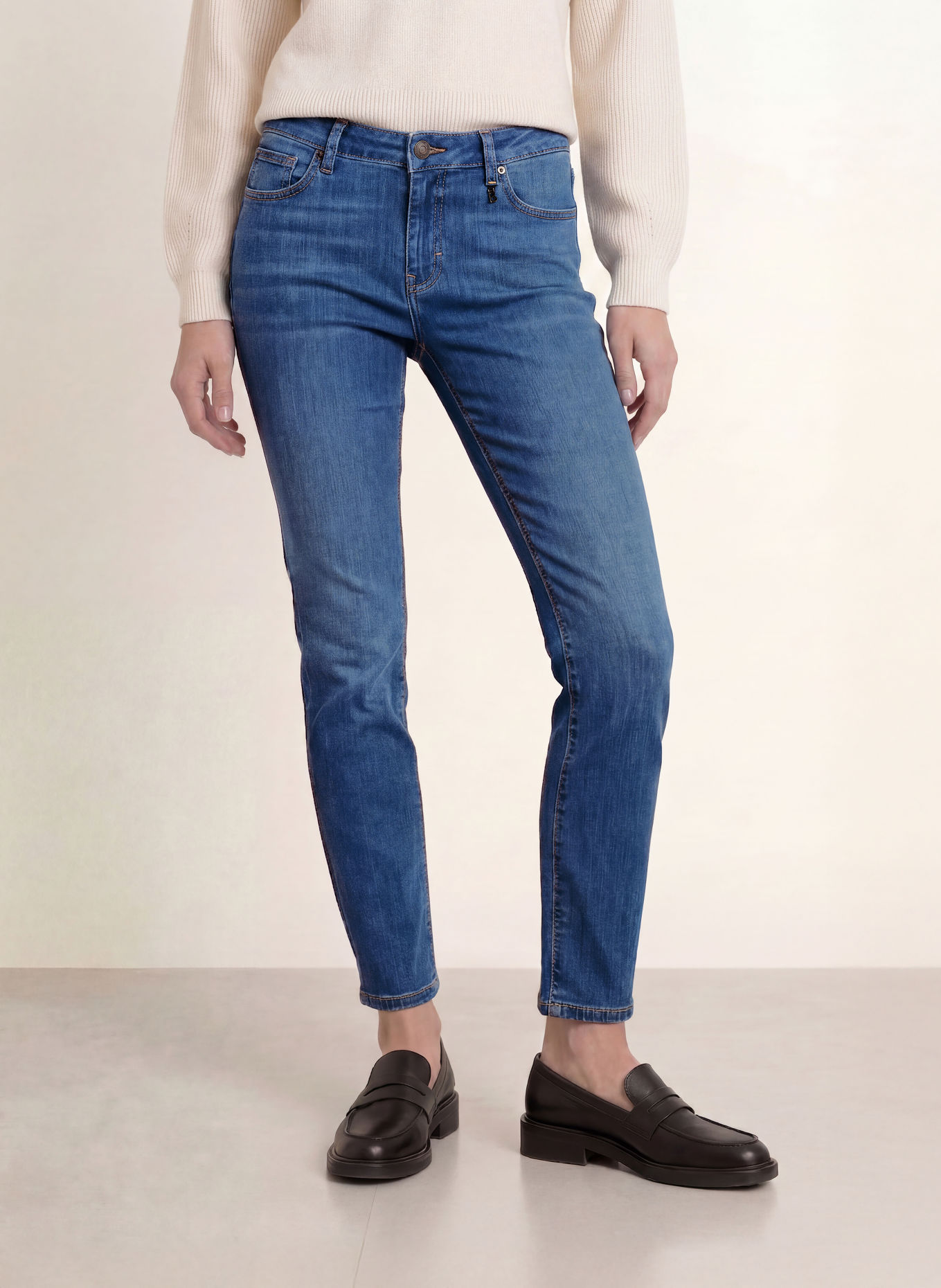 BOGNER Jeans JULIE-C: 427 mazarine blue