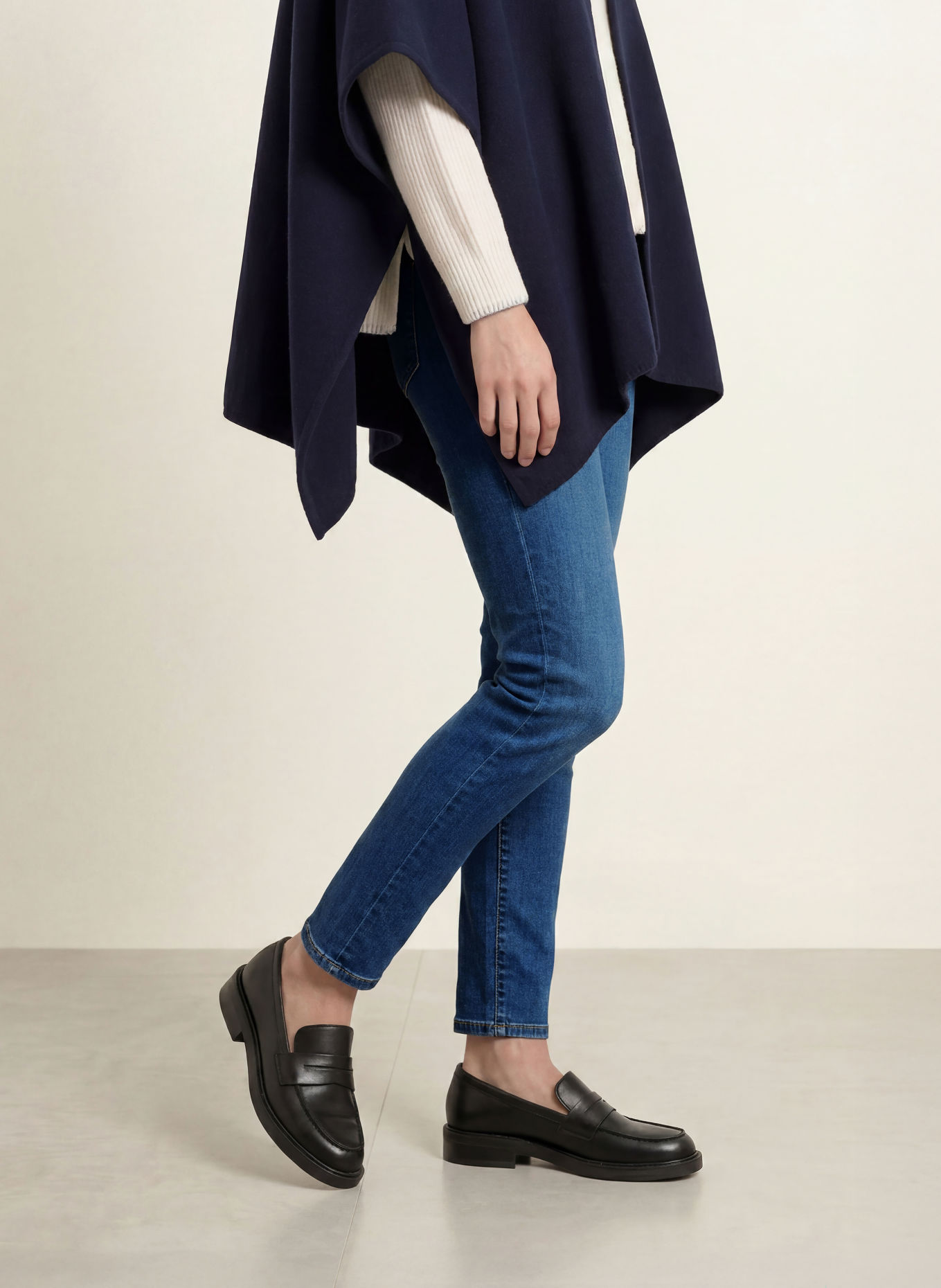 BOGNER Jeans JULIE-C: 427 mazarine blue