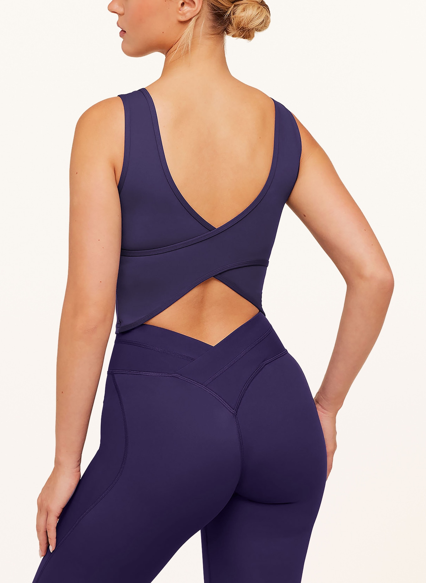 GYMSHARK Top court MAY MOVEMENT: BLEU FONCÉ