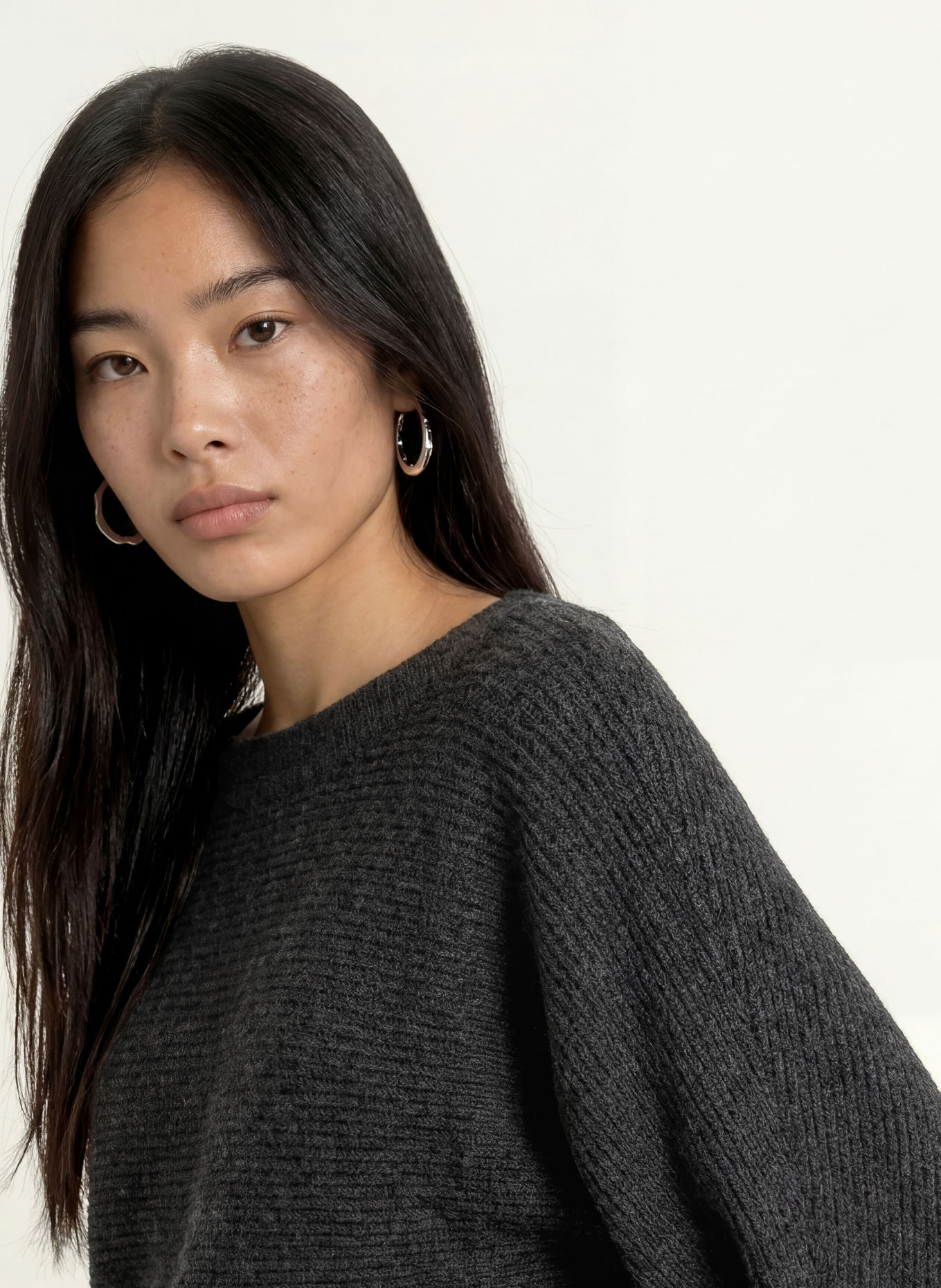 GUESS EMILY Cropped Sweater: DARK GRAY