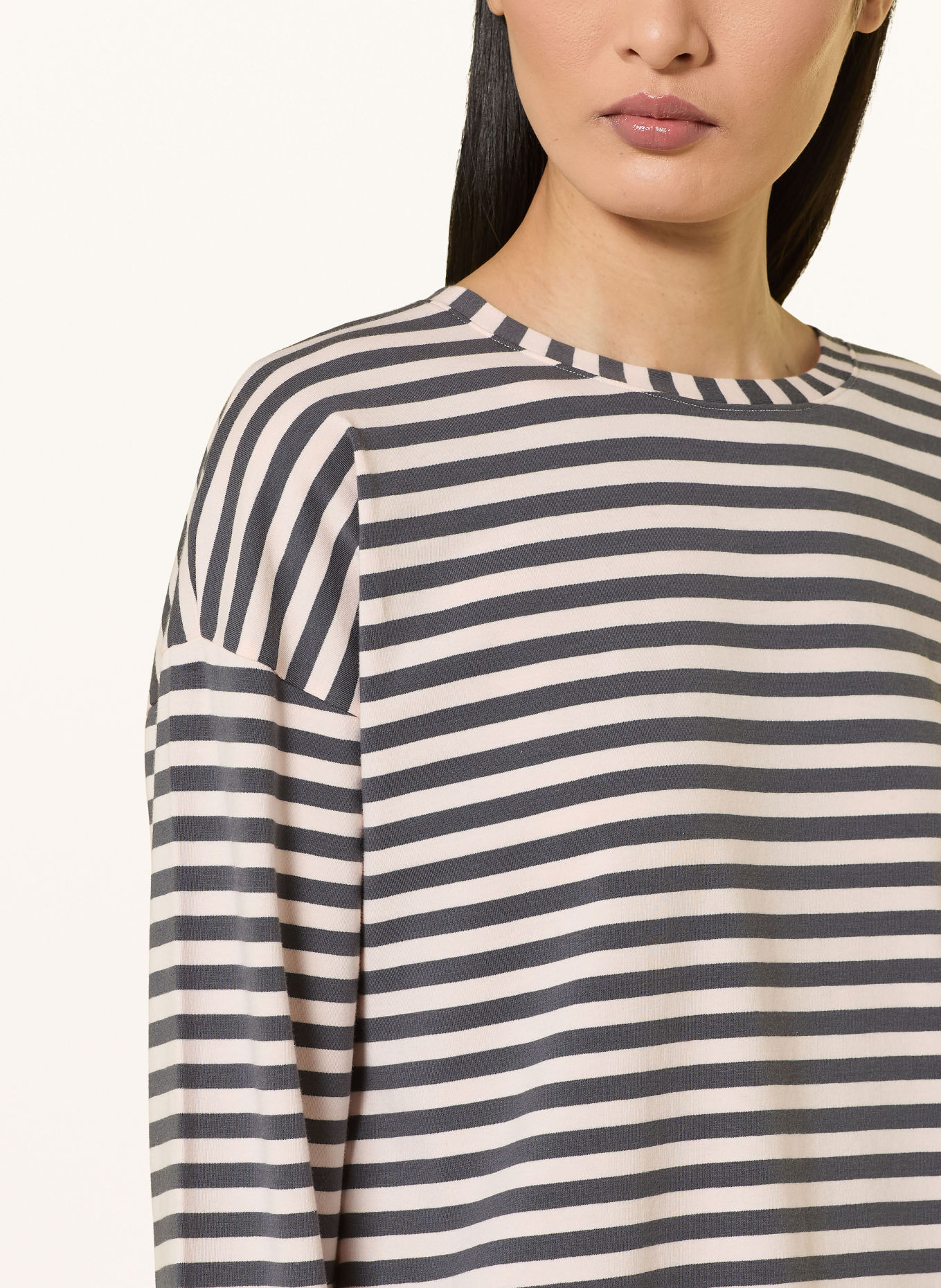 SHORT STORIES Nightgown: WHITE / DARK GRAY