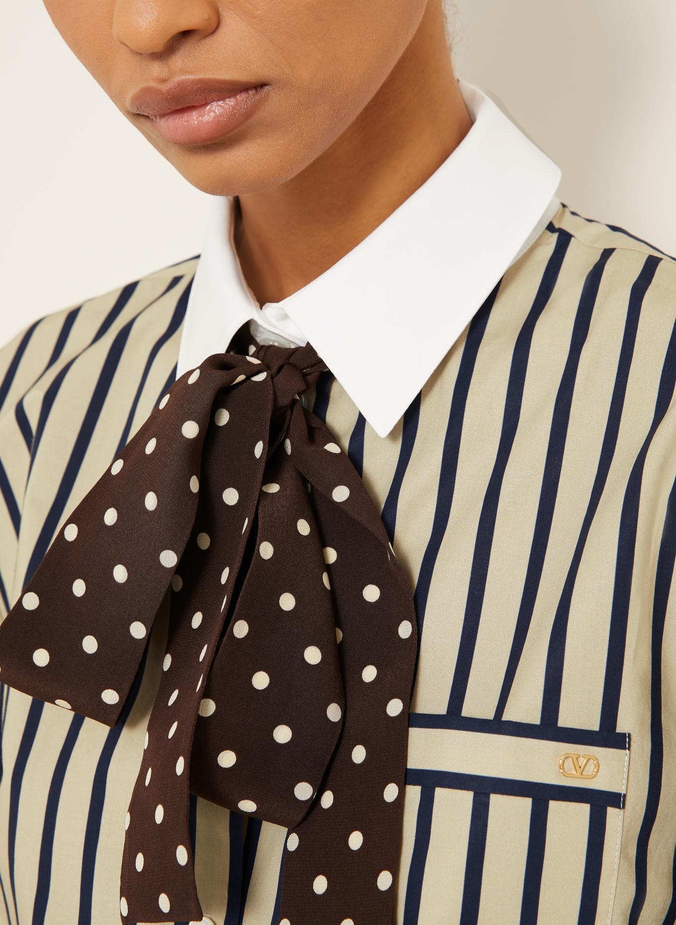 VALENTINO PATTERN shirt blouse with detachable bow tie: BEIGE / DARK BLUE / WHITE
