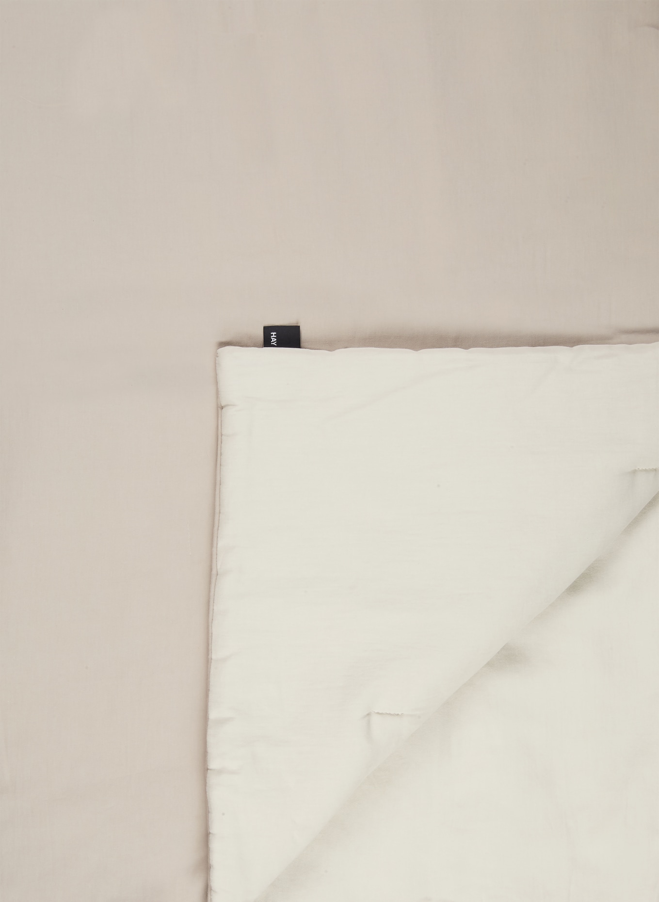 HAY AIR QUILT Throw: GRAY