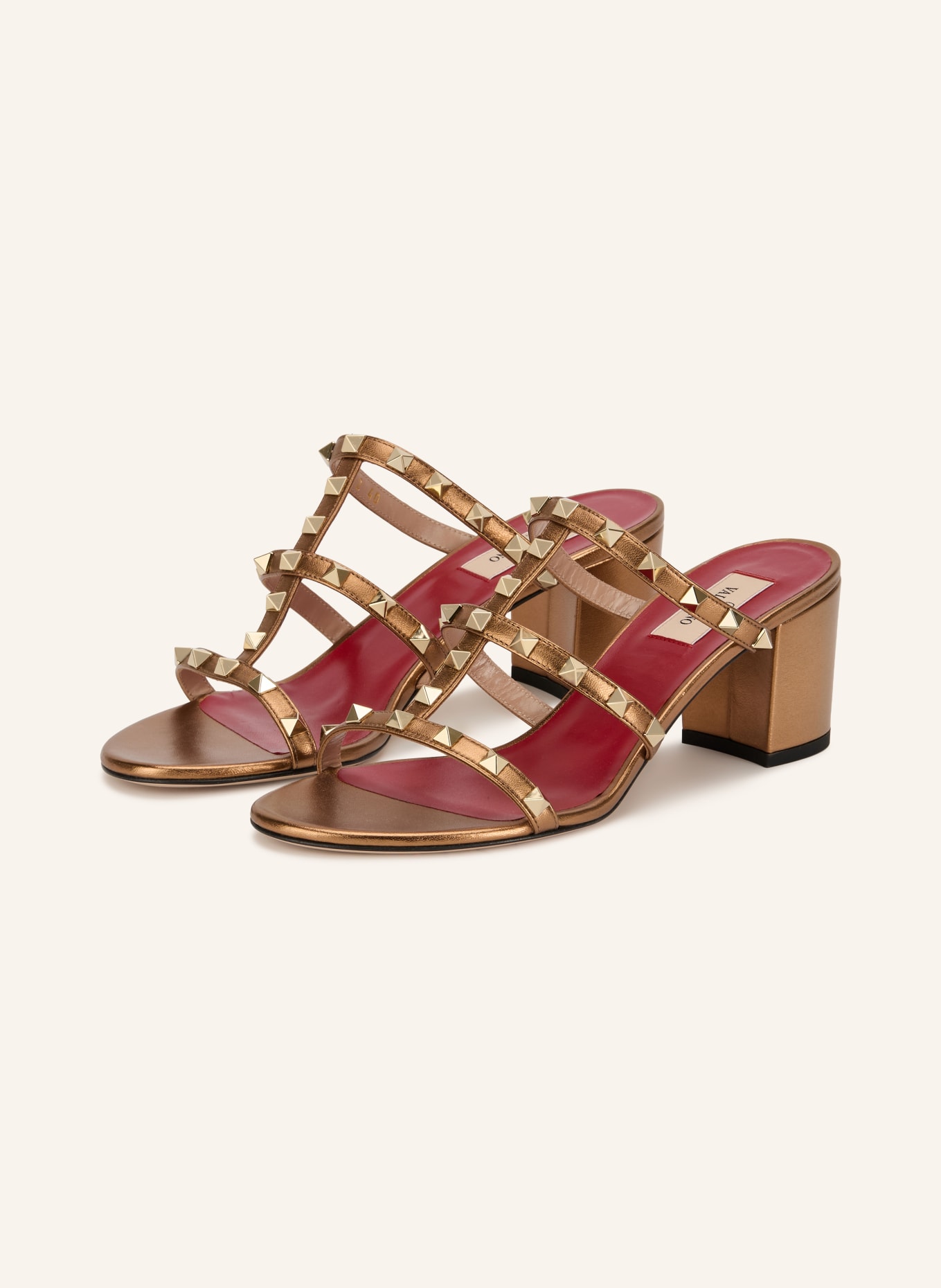 VALENTINO GARAVANI ROCKSTUD mules with studs: COGNAC / GOLD