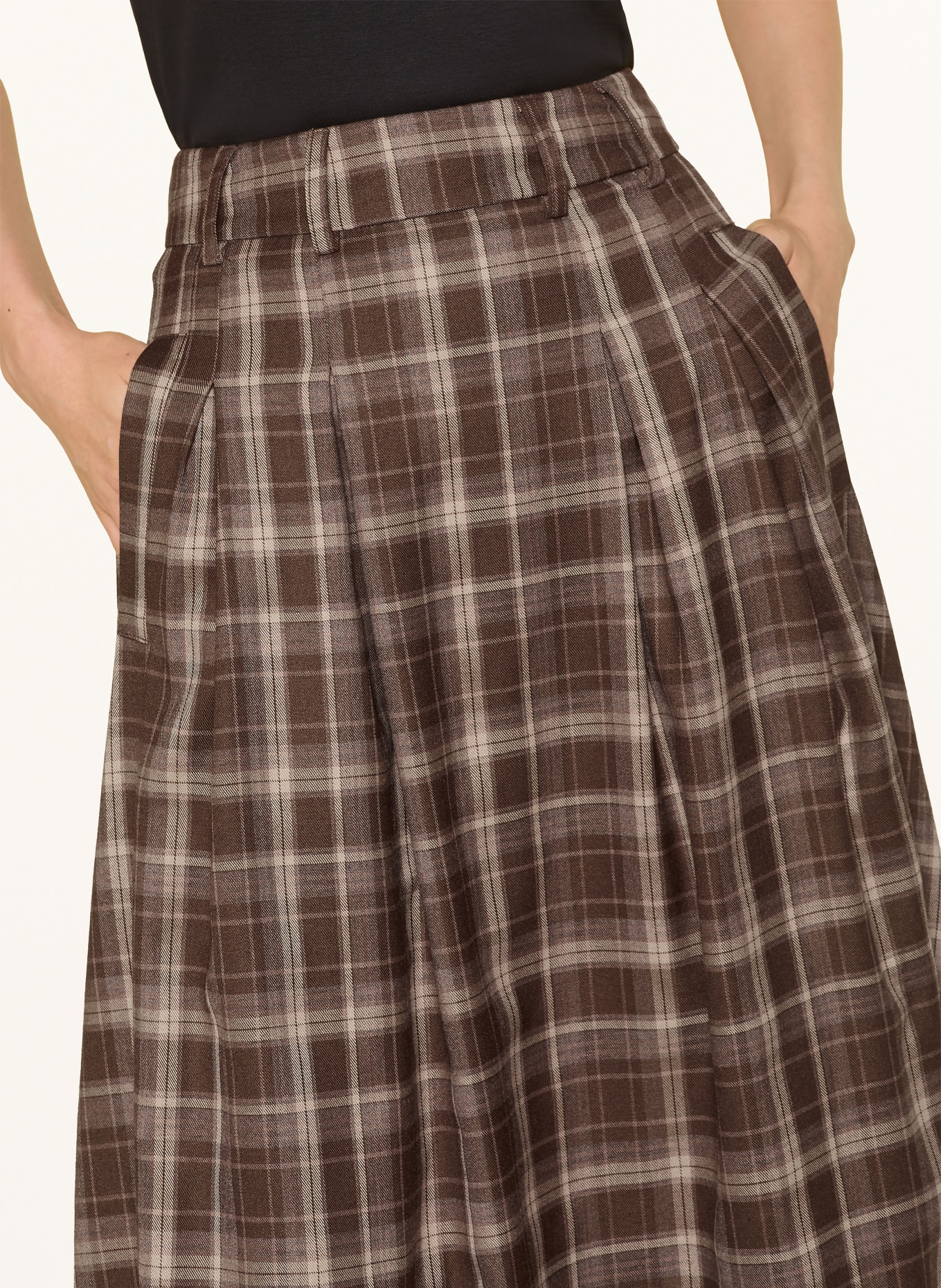 co'couture Pleated Skirt DAGNYCC: DARK BROWN / BEIGE