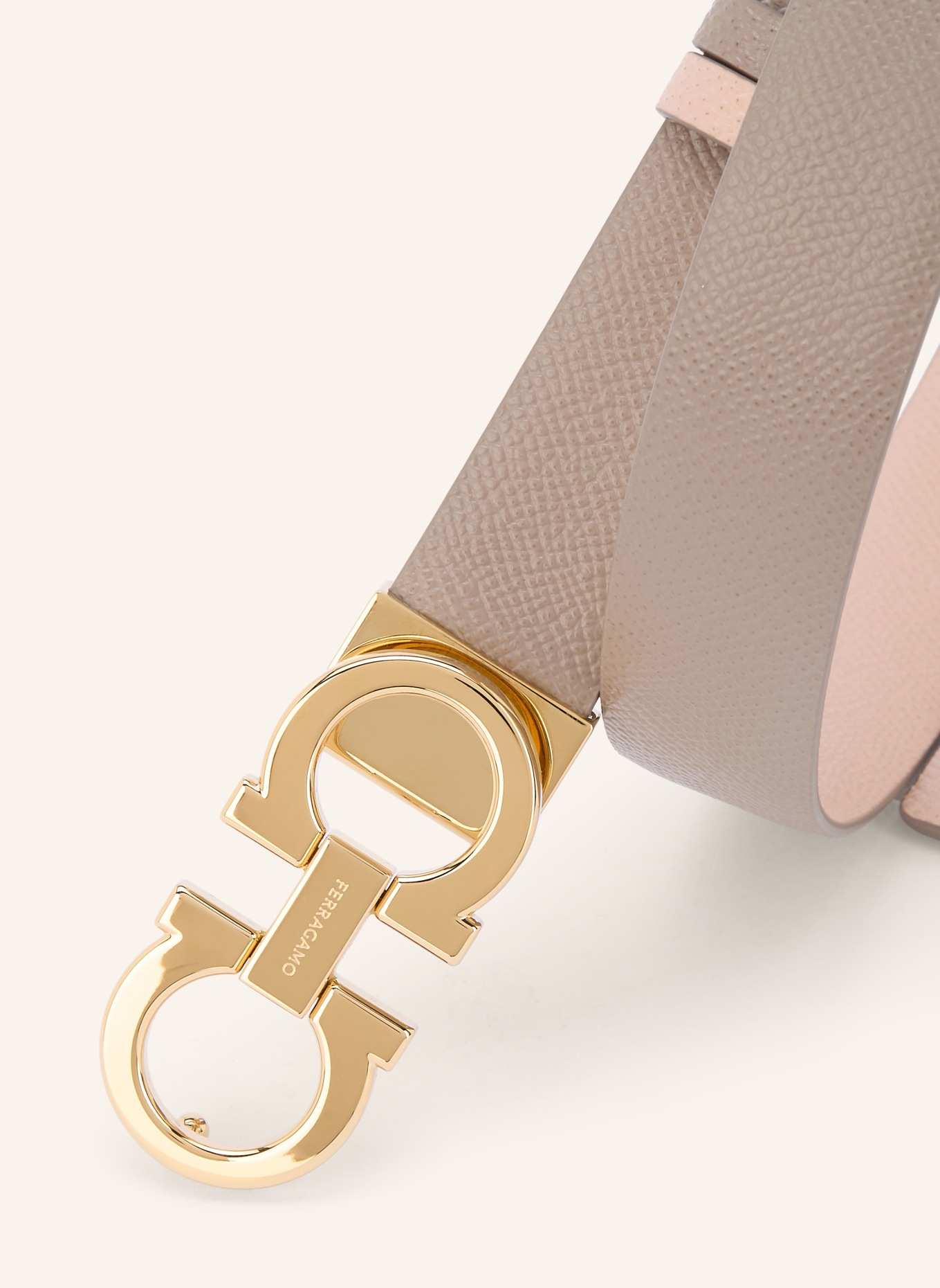FERRAGAMO Ceinture en cuir réversible: ROSÉ / OR / TAUPE
