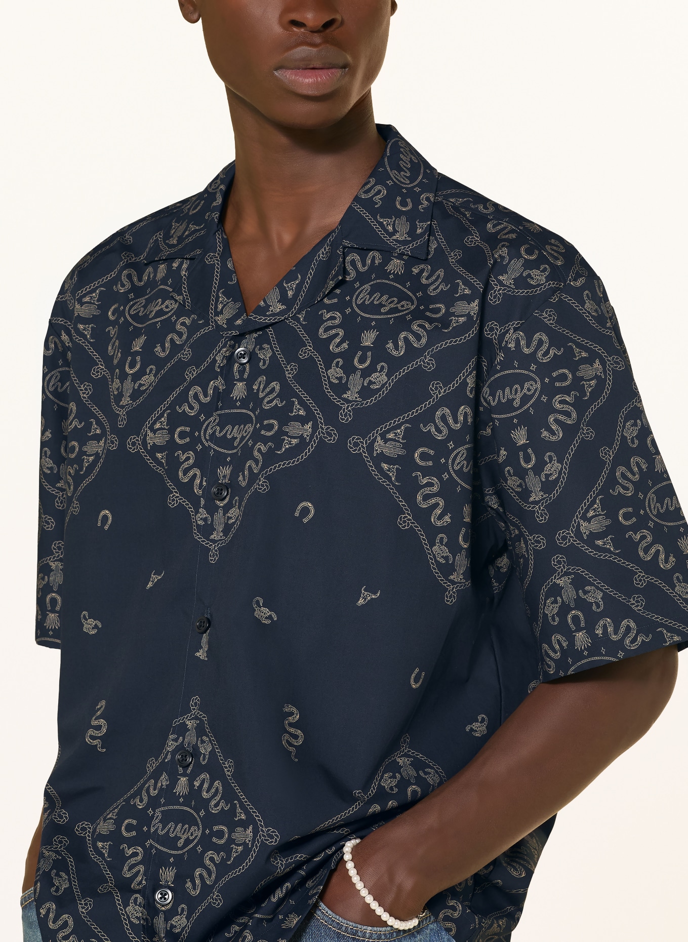 HUGO ELIGINO Comfort Fit Resort Shirt: DARK BLUE / LIGHT BROWN