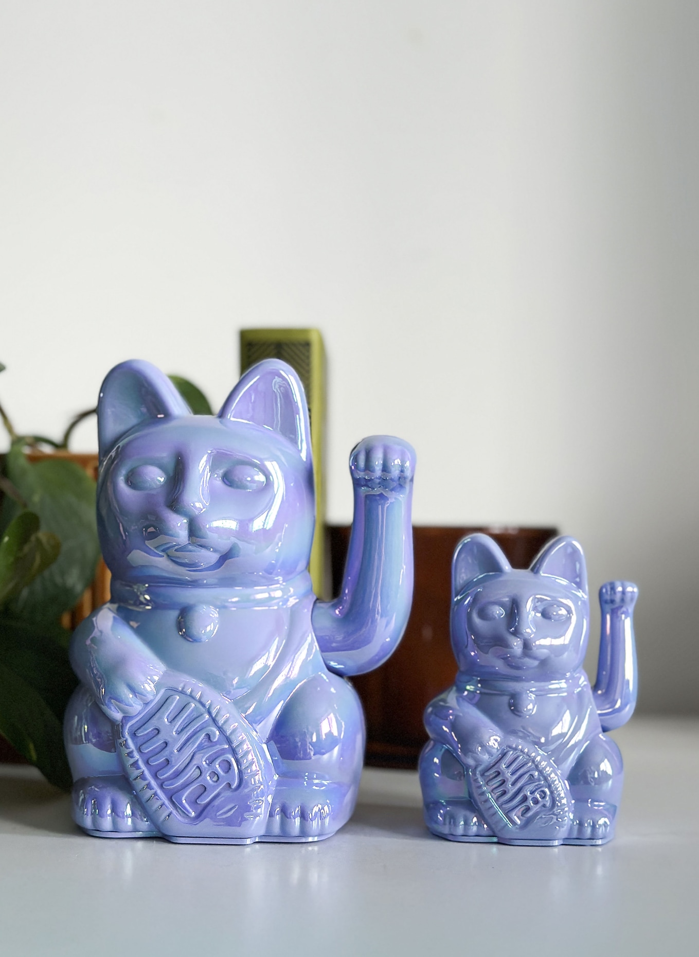 DONKEY Dekofigur LUCKY CAT AVARA: HELLLILA