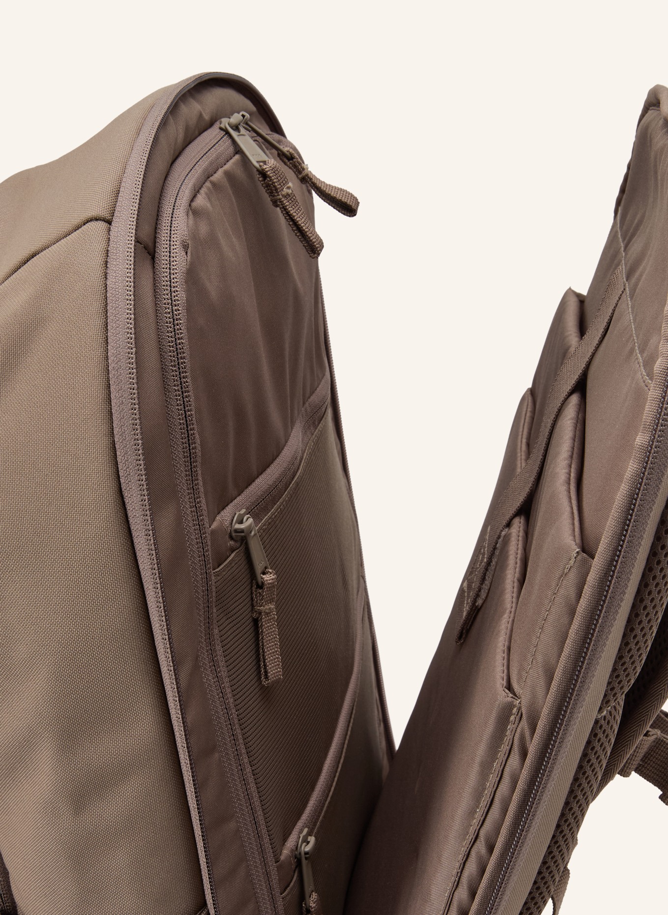 GOT BAG Batoh HYBRID PACK 27 l s přihrádkou na notebook: BÉŽOVÁ