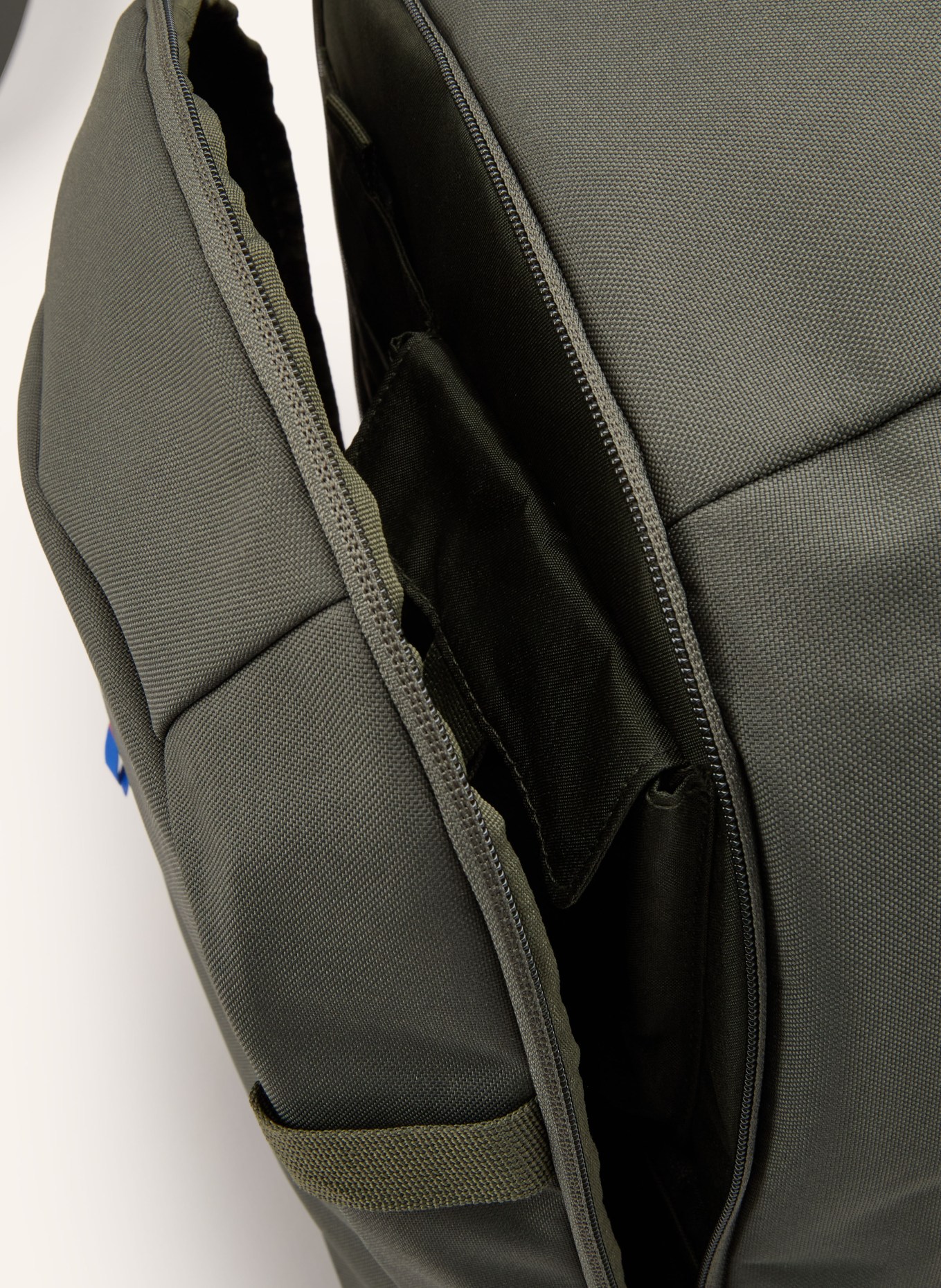 GOT BAG Batoh HYBRID PACK 27 l s přihrádkou na notebook: OLIVOVÁ