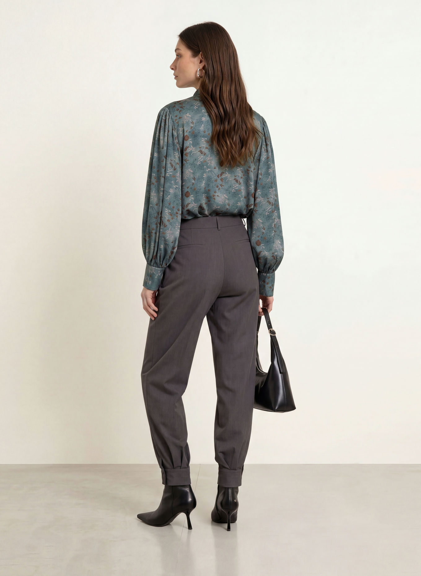 SEM PER LEI Seidenbluse mit Schluppe: GRAU / DUNKELBRAUN / TAUPE