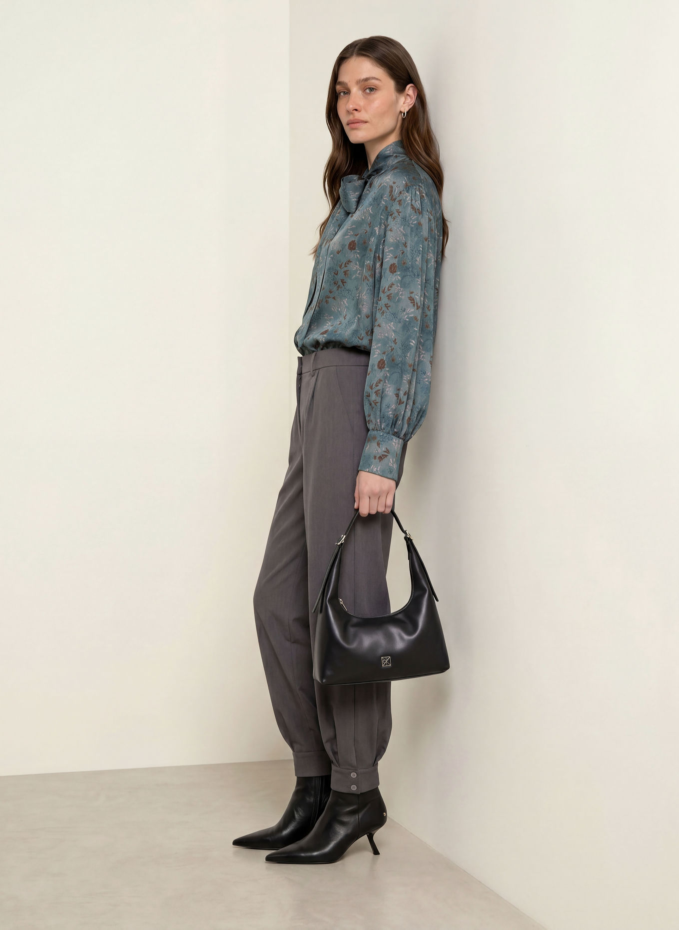 SEM PER LEI Seidenbluse mit Schluppe: GRAU / DUNKELBRAUN / TAUPE