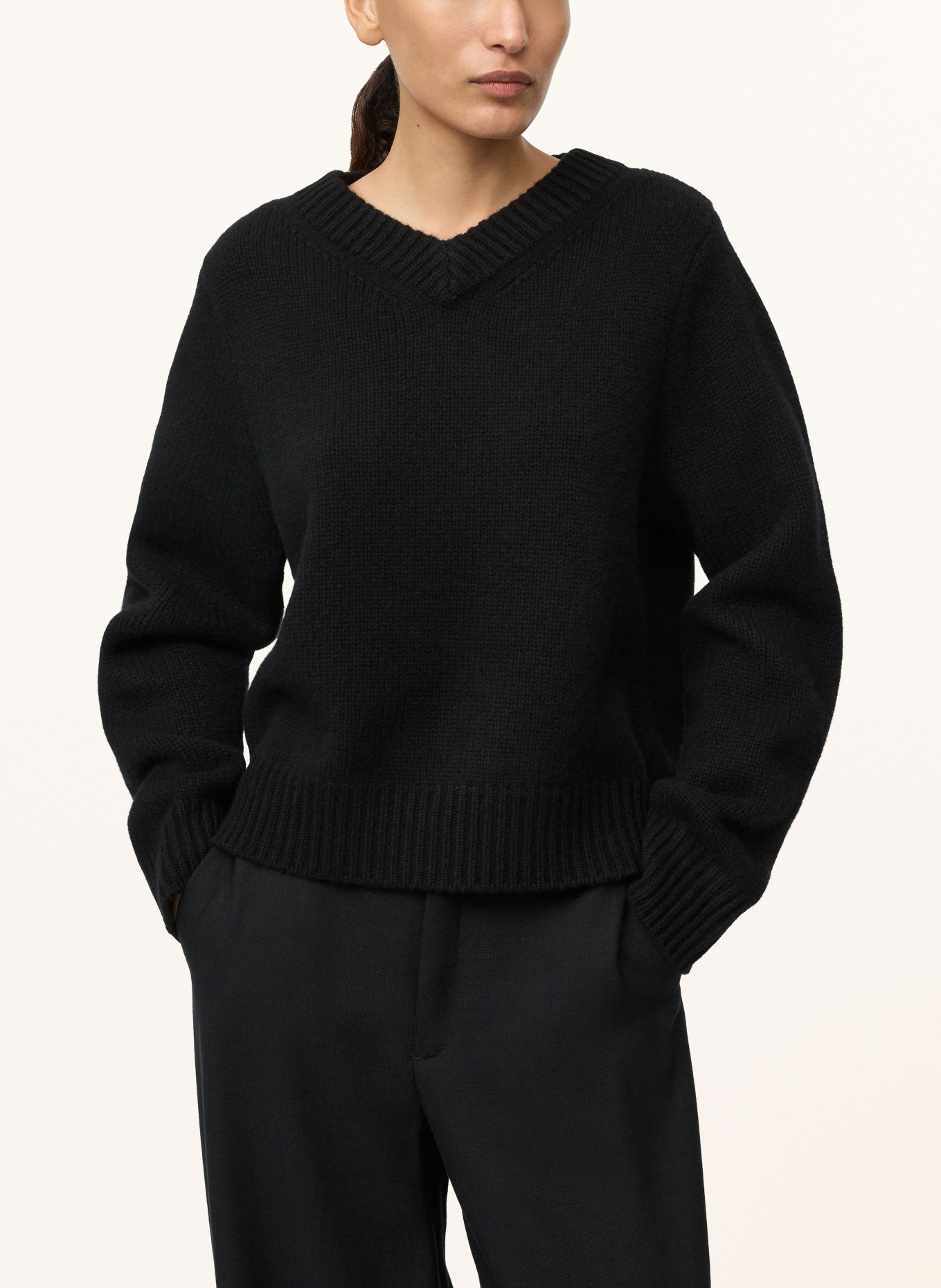 SOFT GOAT Cashmere Sweater: BLACK