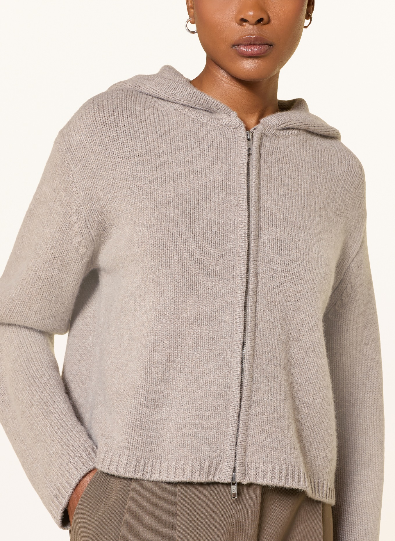SOFT GOAT Strickjacke aus Cashmere: TAUPE