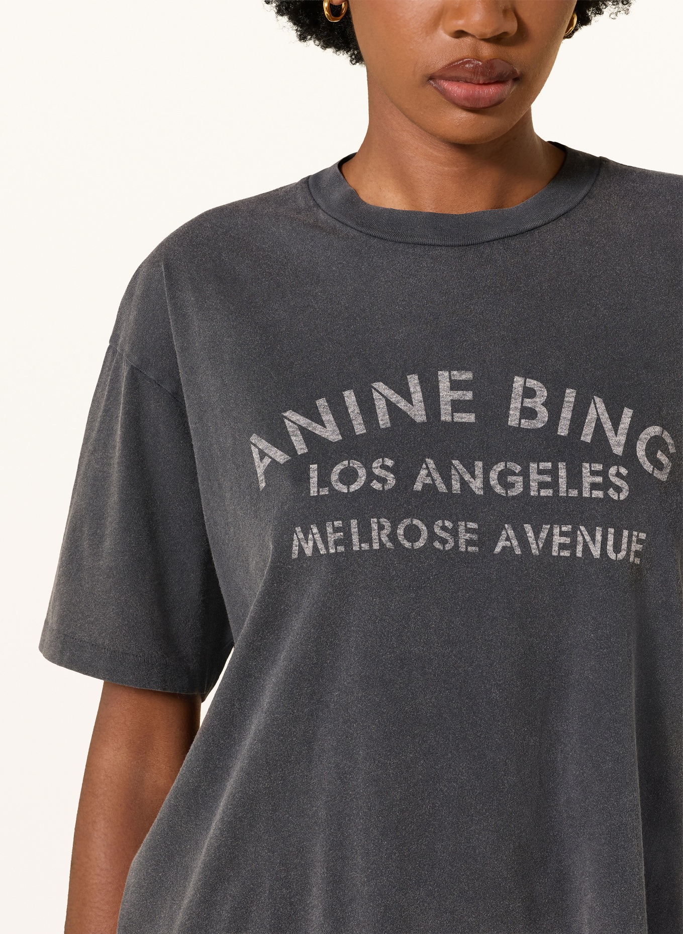 ANINE BING T-shirt CADE: SORT / LYSEGRÅ