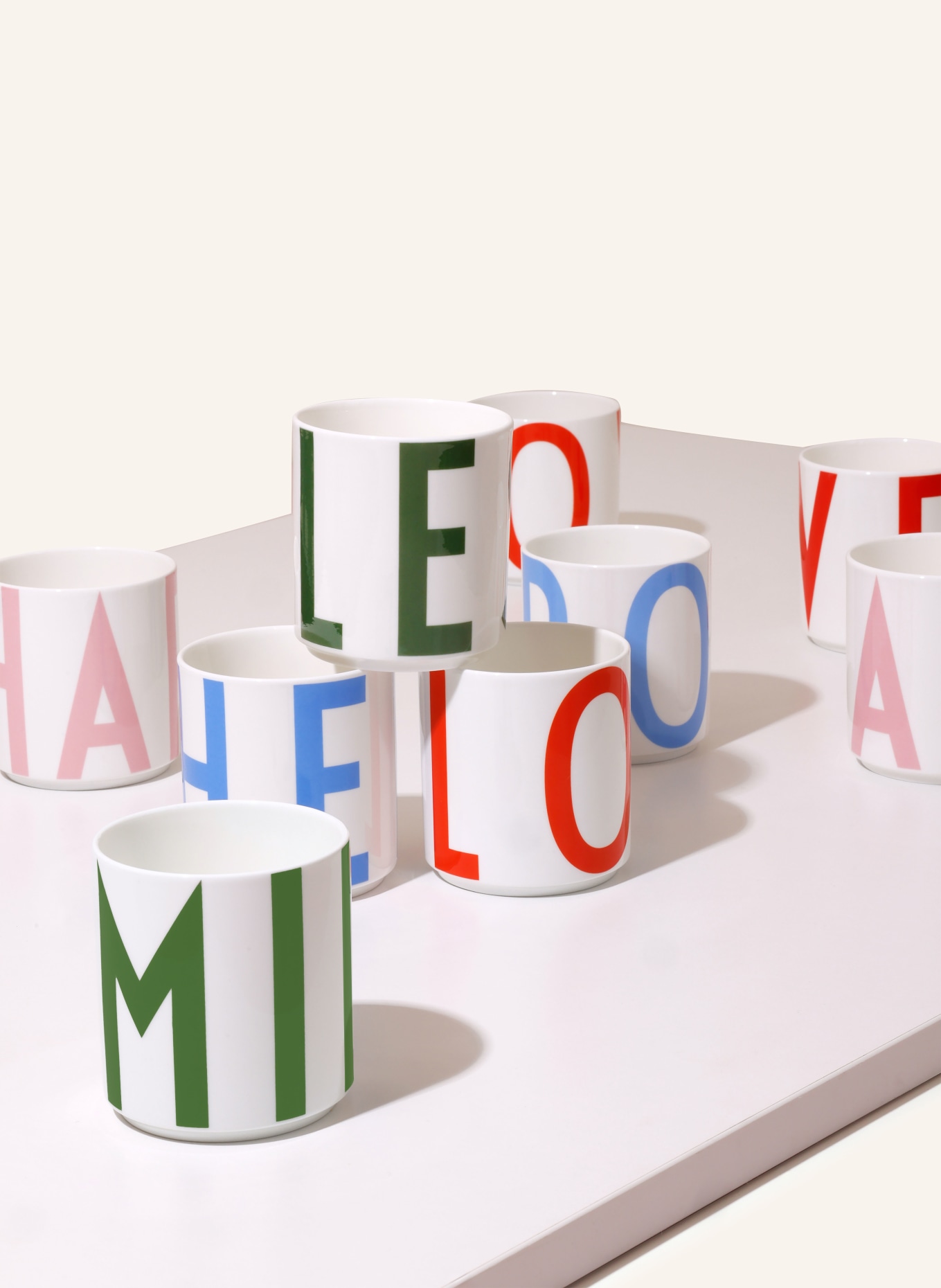 DESIGN LETTERS Mugs: WHITE / GREEN