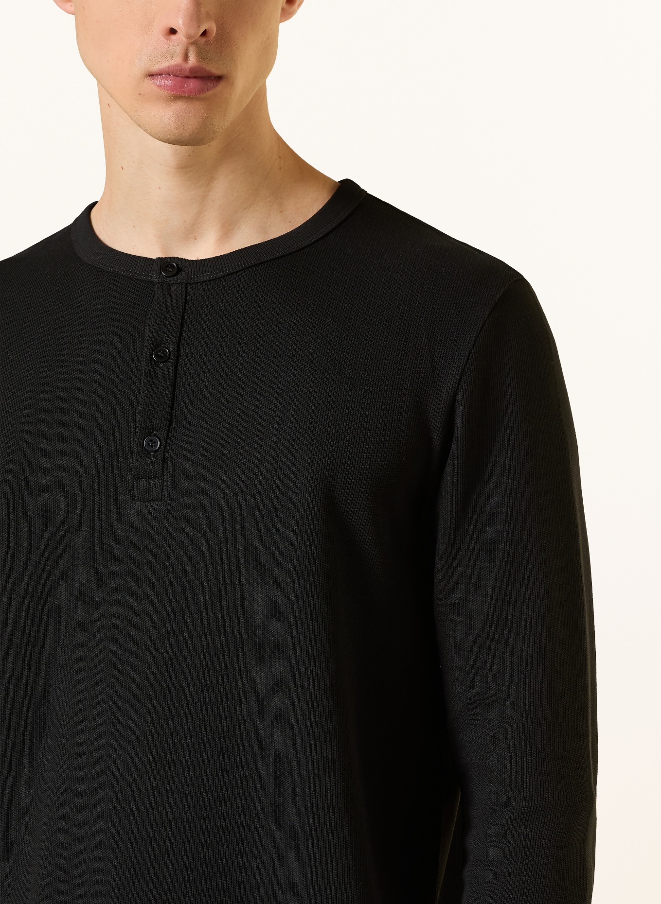 ARKET Henley-Shirt: SCHWARZ